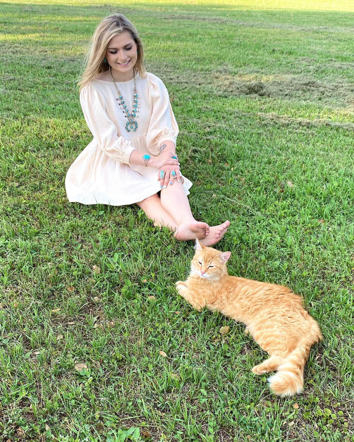 Lazy summer days are on the way! Here&rsquo;s Taylor with Peaches lounging around and looking super cute. Our vintage Squash Blossom looks perfect with her summer dress 💠