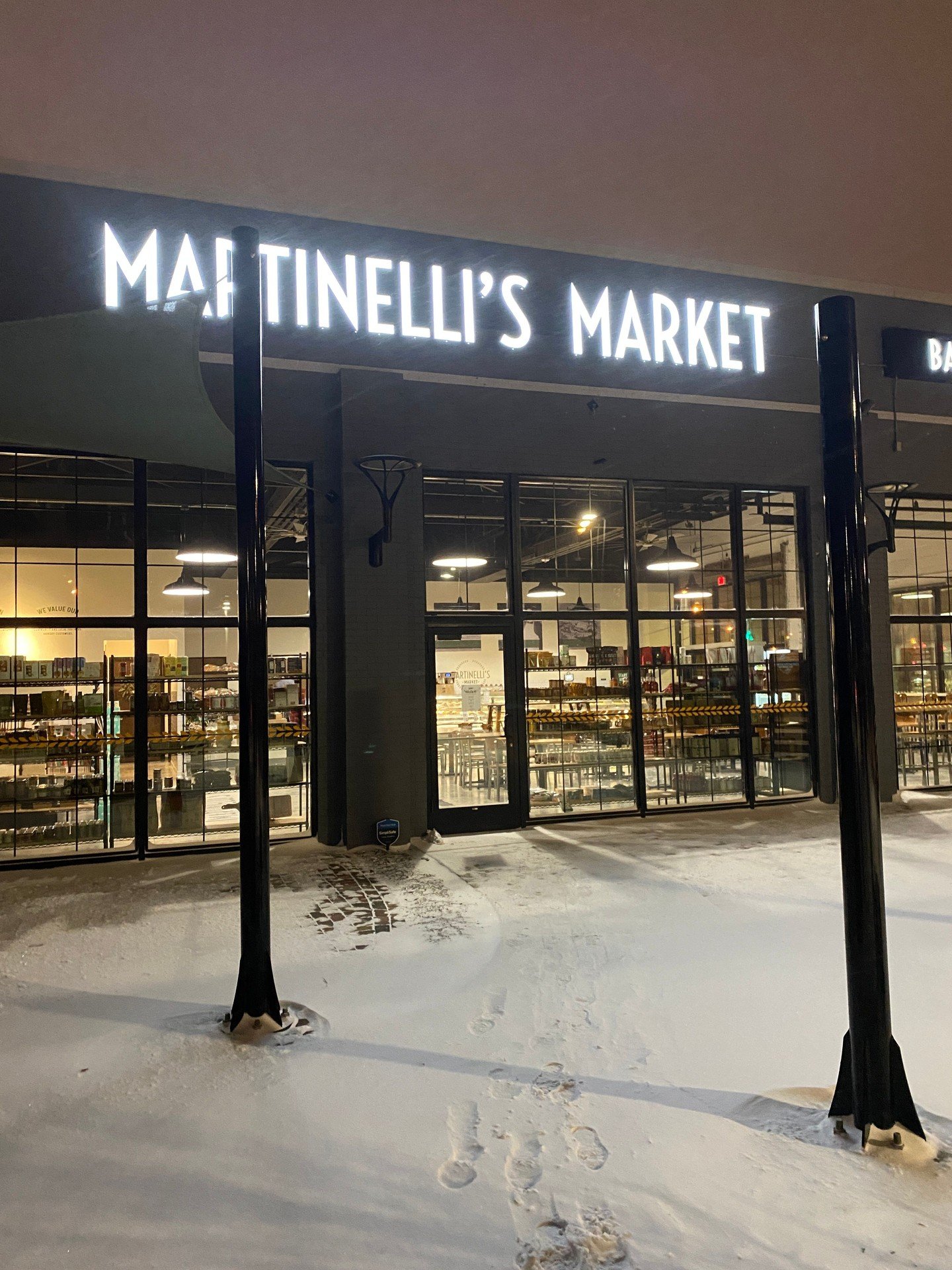 Here's what you need to know about our holiday hours:
Monday, December 22: 9AM&ndash;7PM
Tuesday, December 23: 9AM&ndash;7PM
Wednesday, December 24 (Christmas Eve): 9AM&ndash;2PM
Thursday, December 25 (Christmas Day): CLOSED
Friday, December 26: 9AM&