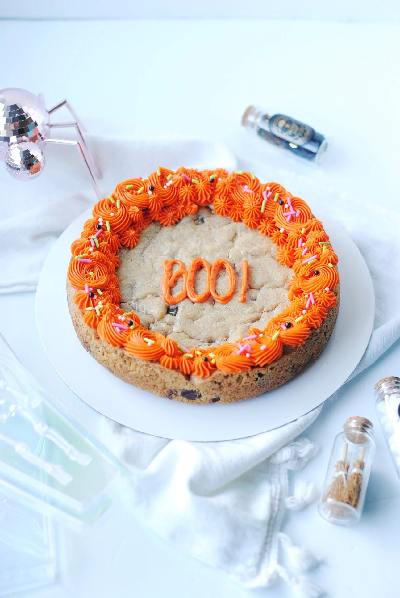 orange boo cookie cake.jpg