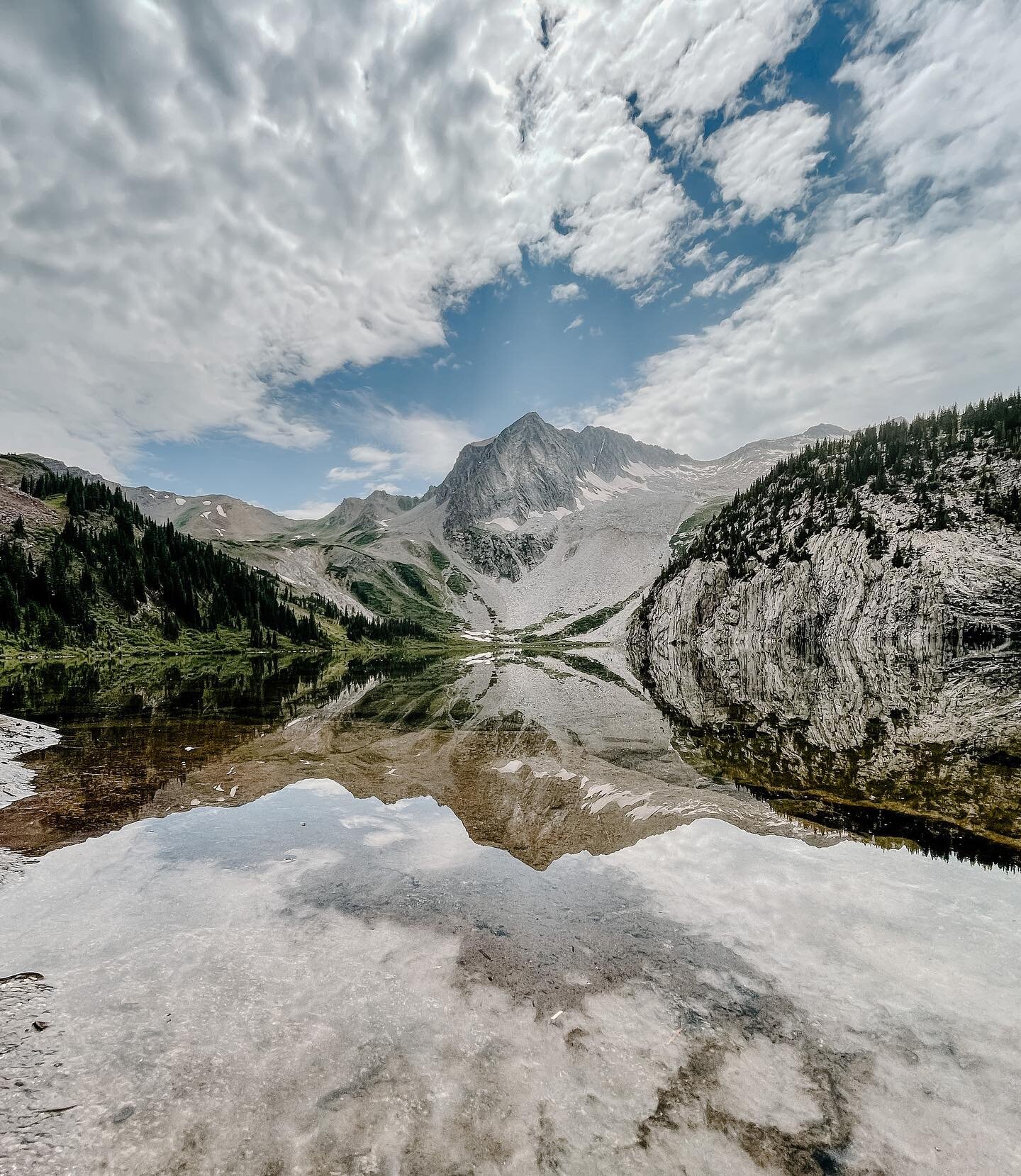 Pro Tip: Turn your phone upside down when looking at this photo to see what a perfect reflection the water has 🏔 

The Four Pass Loop in Colorado showcases some of Colorado&rsquo;s best nature. The shorter peak just to the left of Snowmass Peak is t