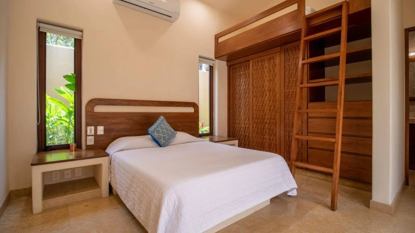 villa_bedroom.jpeg