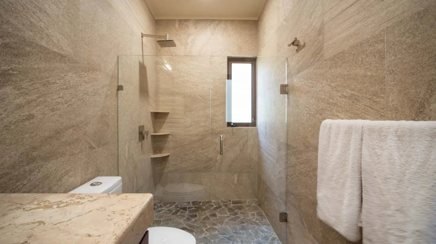 villa_shower.jpeg