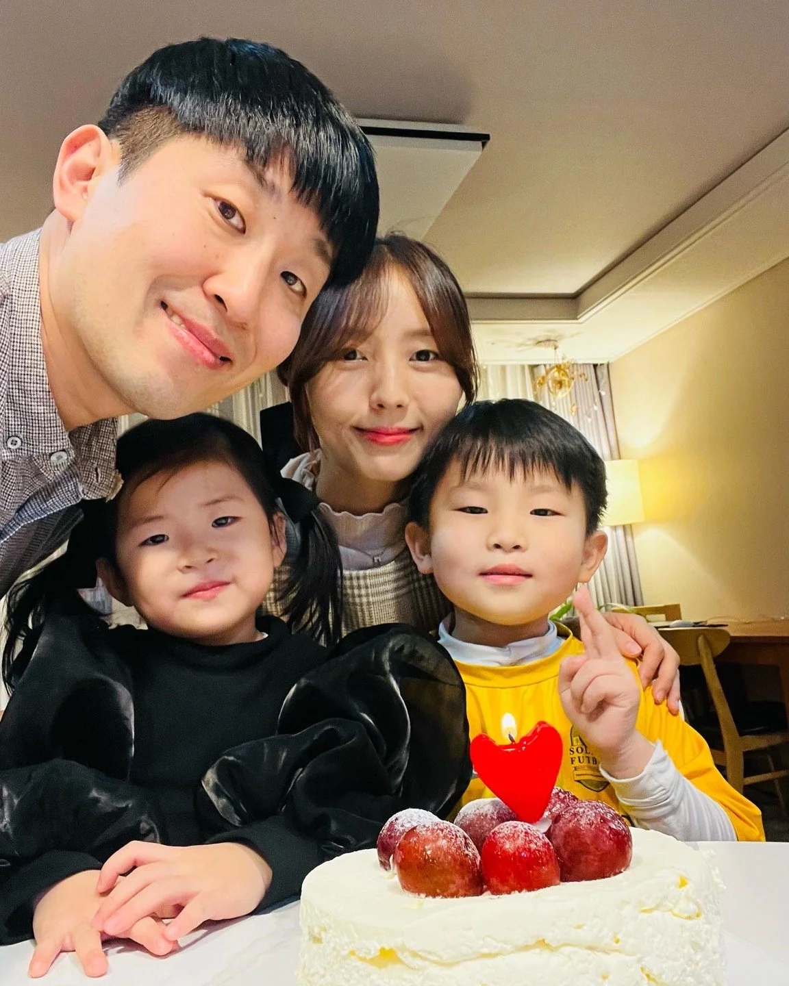 가족사진 - Inhee Hwang.jpg