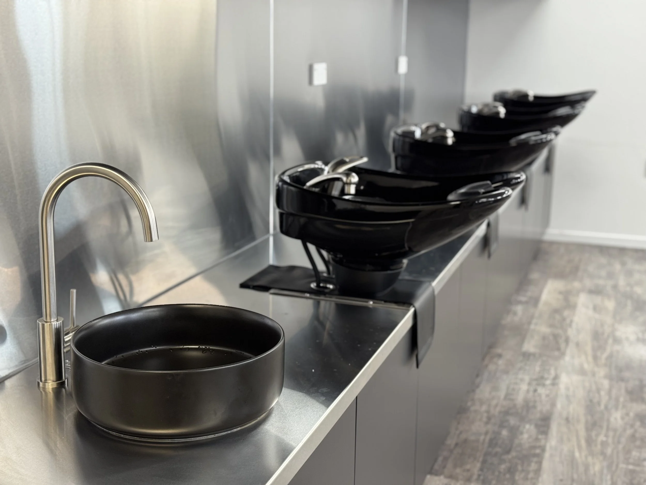 Specialised hairdresser sinks