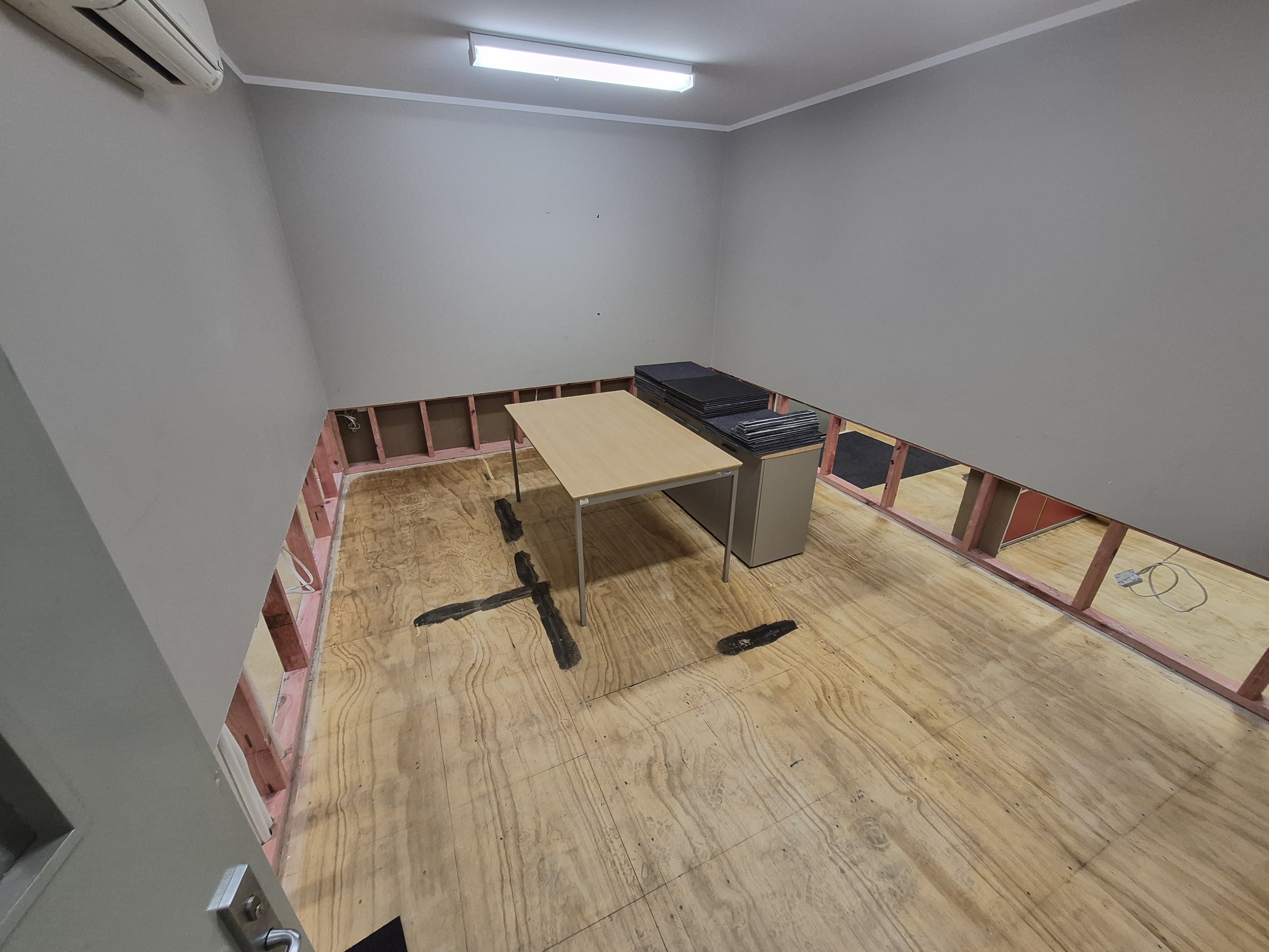 Floor and wall drying
