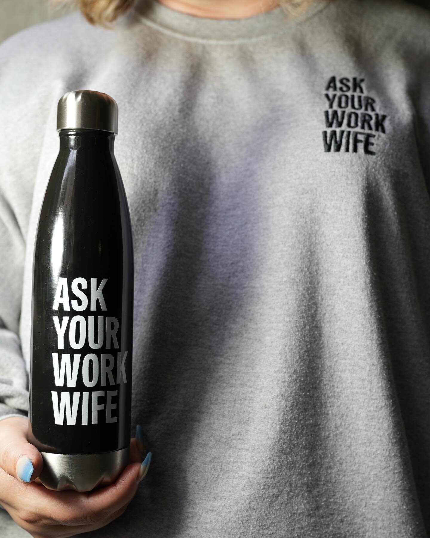 If your podcast doesn&rsquo;t have merch, are you even doing it right??!! 

No joke 👉👉 run, don&rsquo;t walk to the link in our bio for the first ever merch drop from Ask Your Work Wife. 

(don&rsquo;t see something you want? That&rsquo;s okay. Add