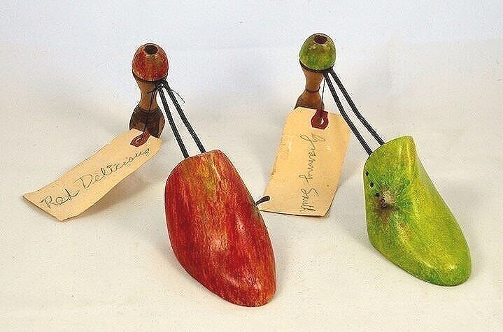 Shoe apples
