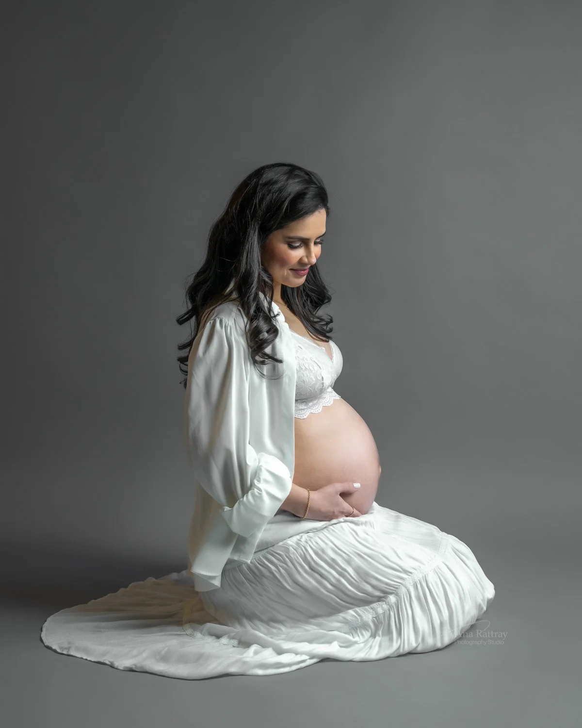 Would you like a studio photoshoot? I'd be happy to plan something that you love and feel comfortable with.