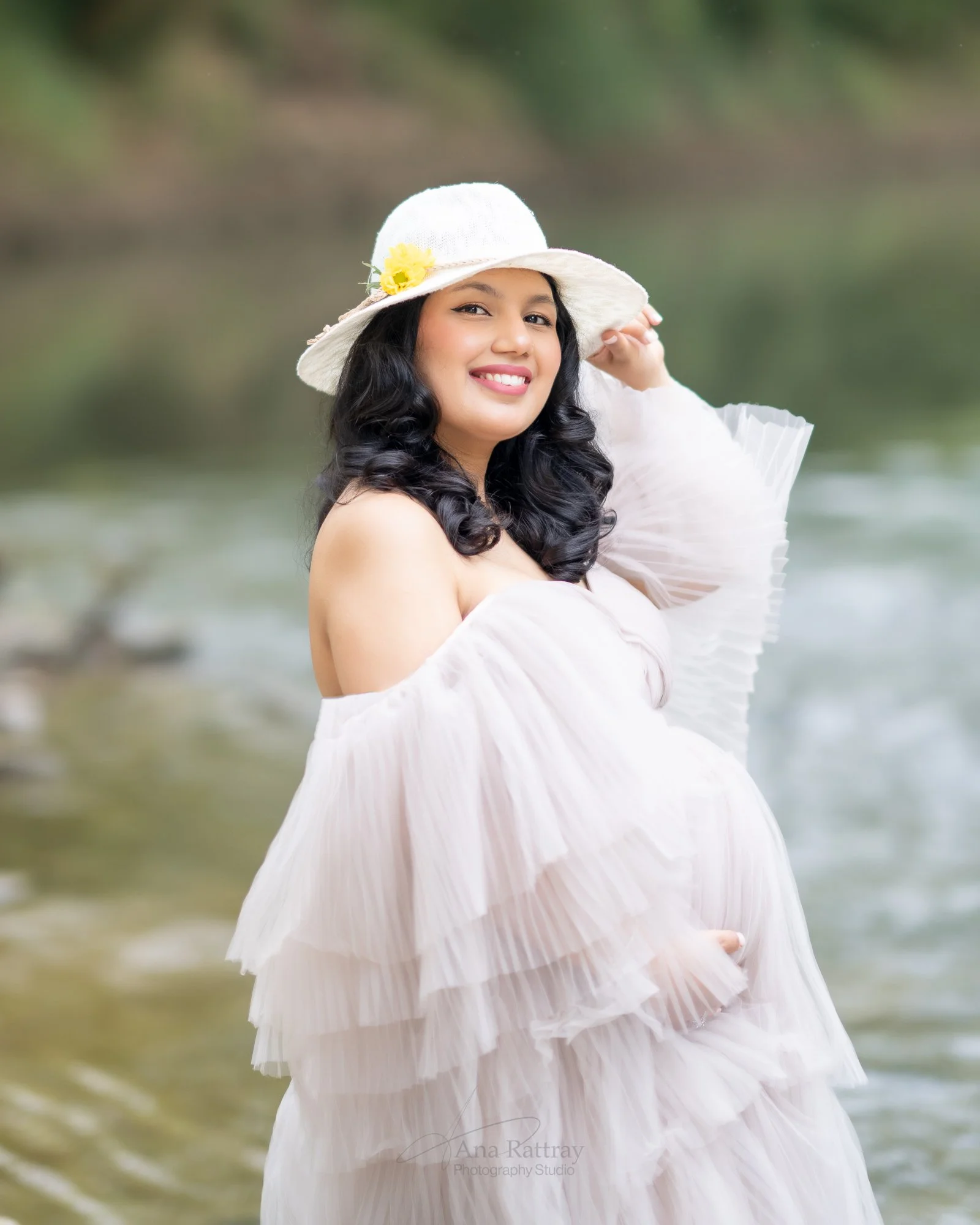 Maternity sessions are a celebration of the beginning of your motherhood journey.. keep these memories.
