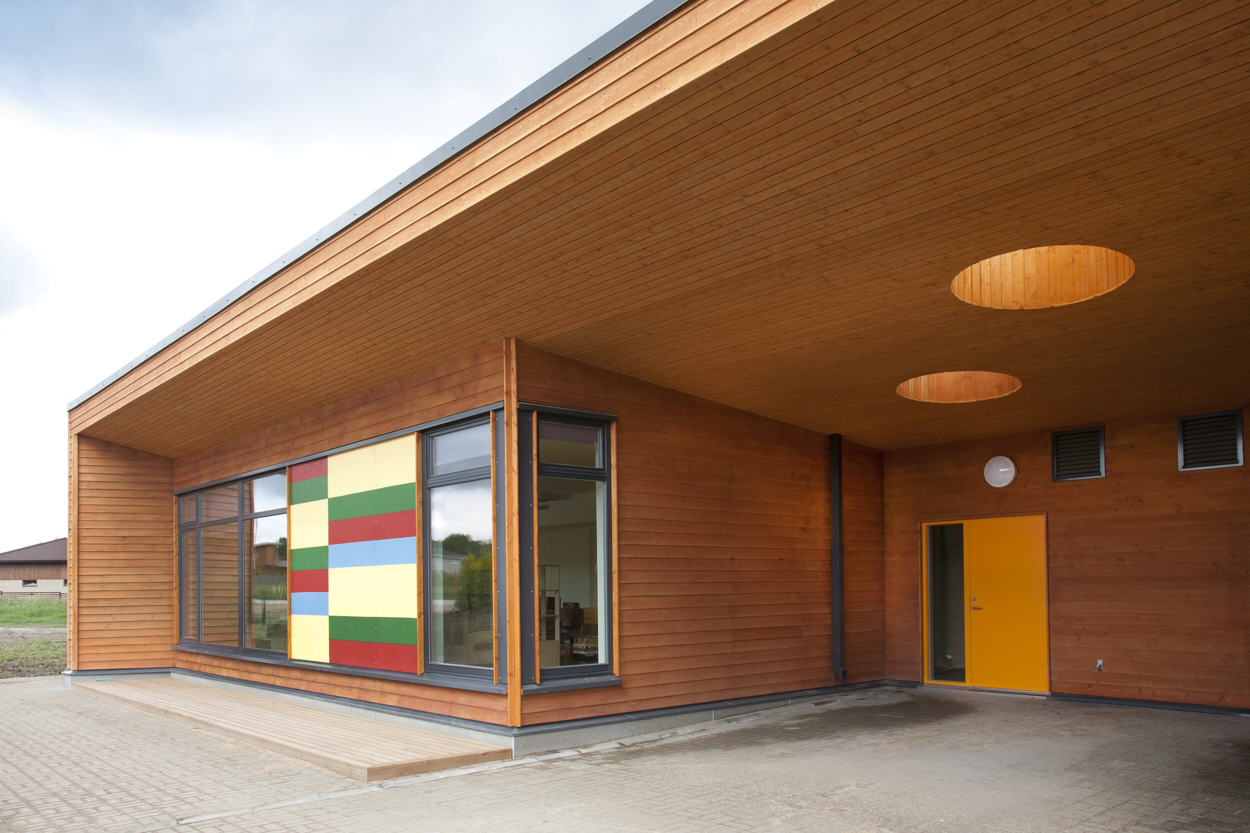 modern-elementary-school-building-7QJU3CZ.jpg