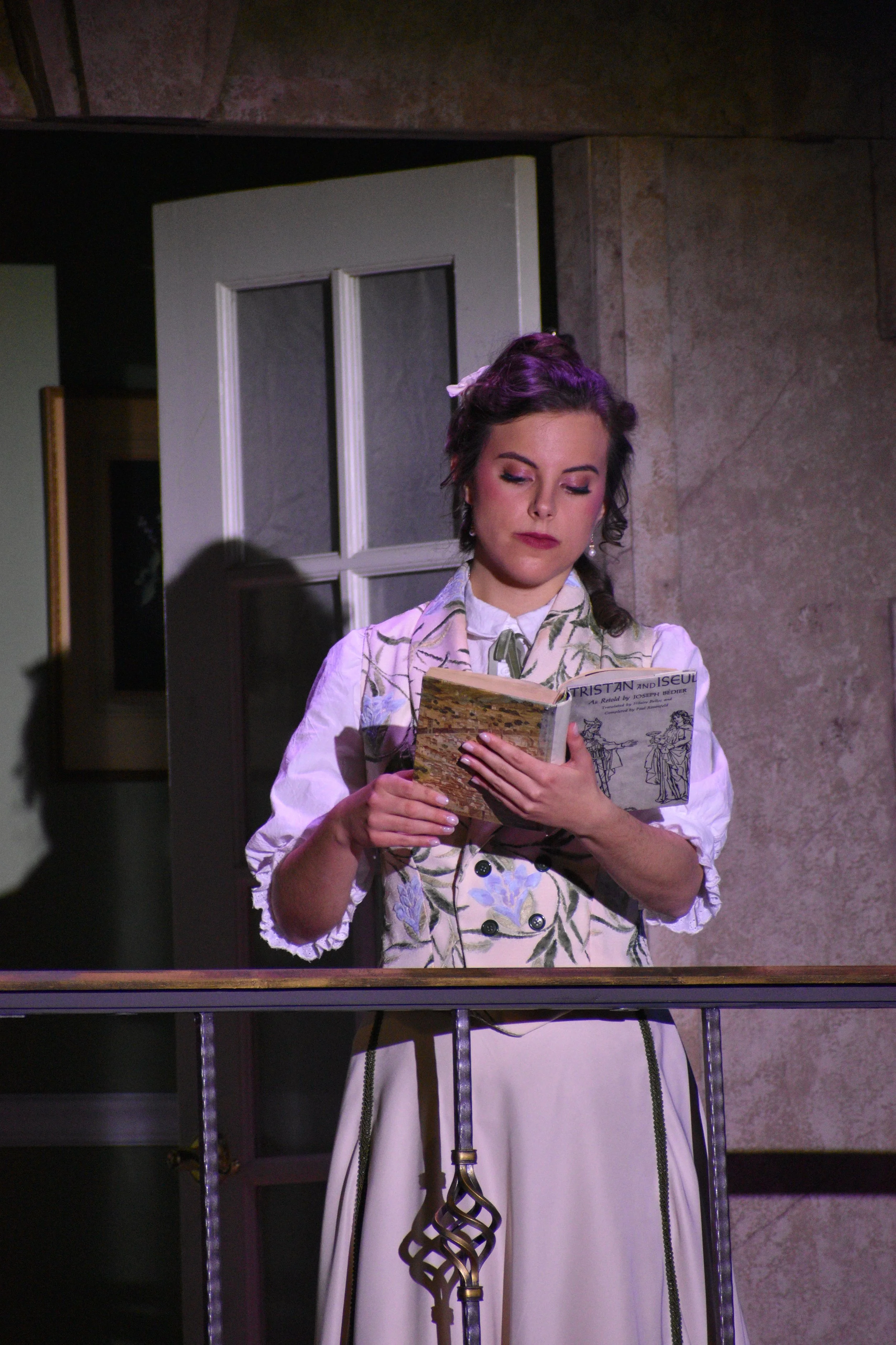 Analiese (Adina) in VLOC's Elixir of Love - Photo by Katherine M. Rogers