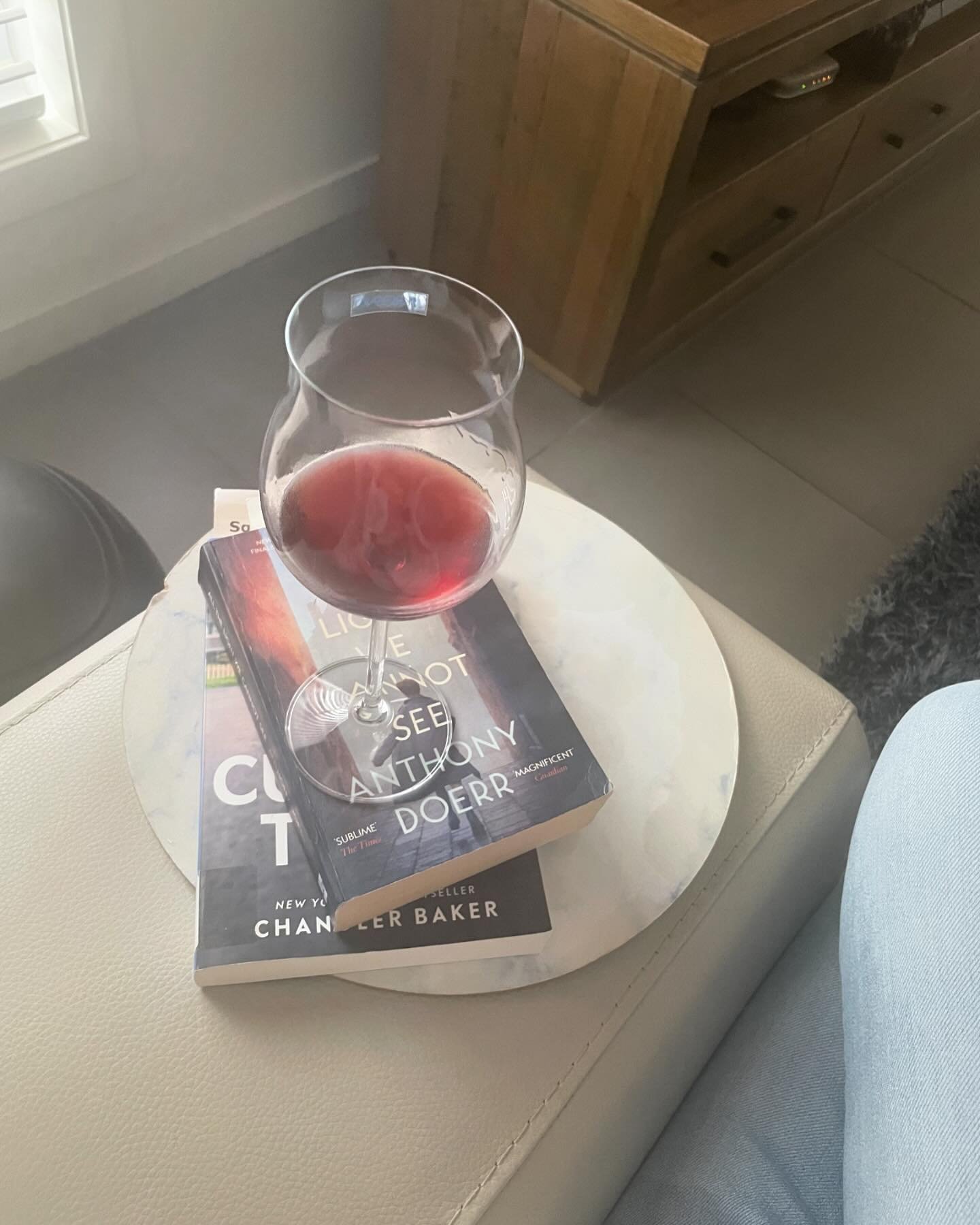Wine and #books pair well ❤️🧡 you know what else goes together? 🎧Listening to an #audiobook while following along with a #paperback or digital copy.📖 

I have #Bookstagram to thank for this revelation, and let me tell you it&rsquo;s the best way t