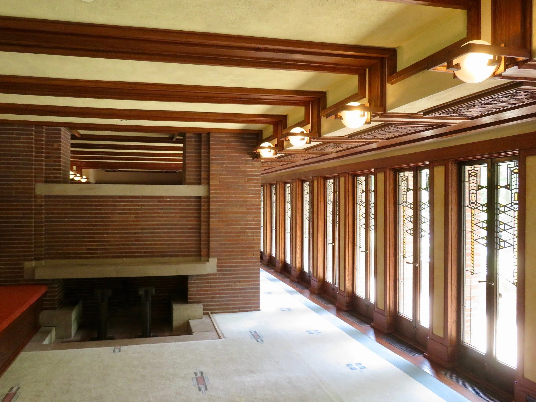 Exploring Frank Lloyd Wright: The Pioneer of Modern and Organic