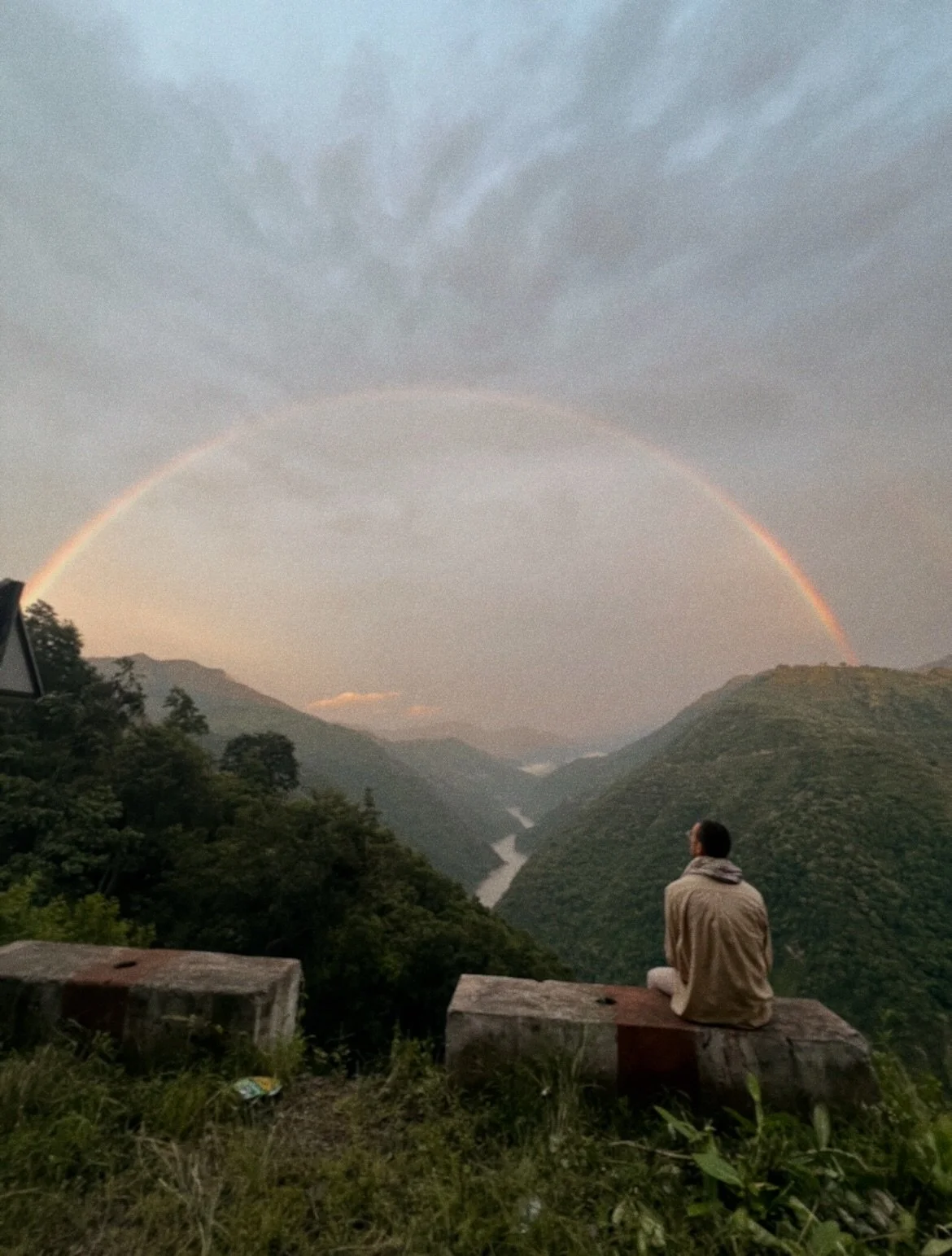 A Rishikesh Rainbow 🌈 🇮🇳 

Such a beautiful moment I will never forget! in the north of India after 3 months deep Sadhana with my vedic family, who I miss so much 😭

We were high af 😂 

Just on life itself. 

That is a gift that meditation gives