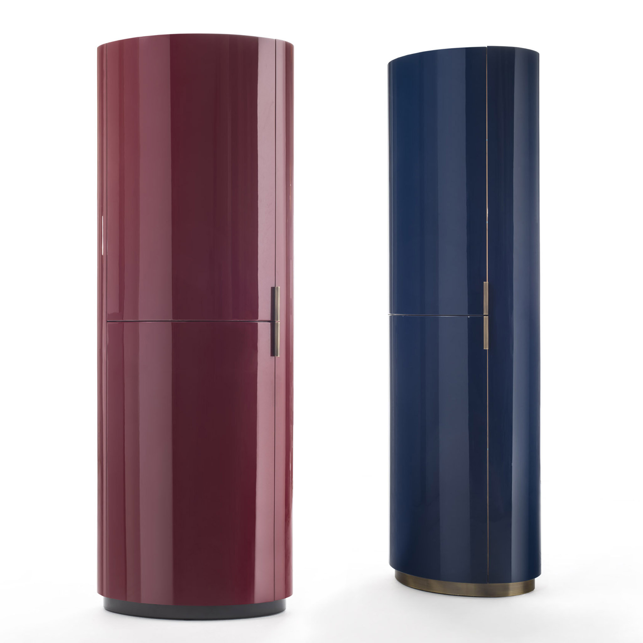 DURAME 具指標性的雕塑品、藏酒櫃。取名為「LIPSTICK」除了外型取向,另一方面更蘊含其內在的驚艷。在櫃體內使用清玻璃的層板,搭配LED燈光的輕巧穿透,和中間的托盤能夠自由移動,讓整座酒櫃在斟酒時貴氣迷人。外觀更採用黃銅與彎曲門提升整體精緻度。加上多種顏色可選,讓空間顯得格外耀眼。