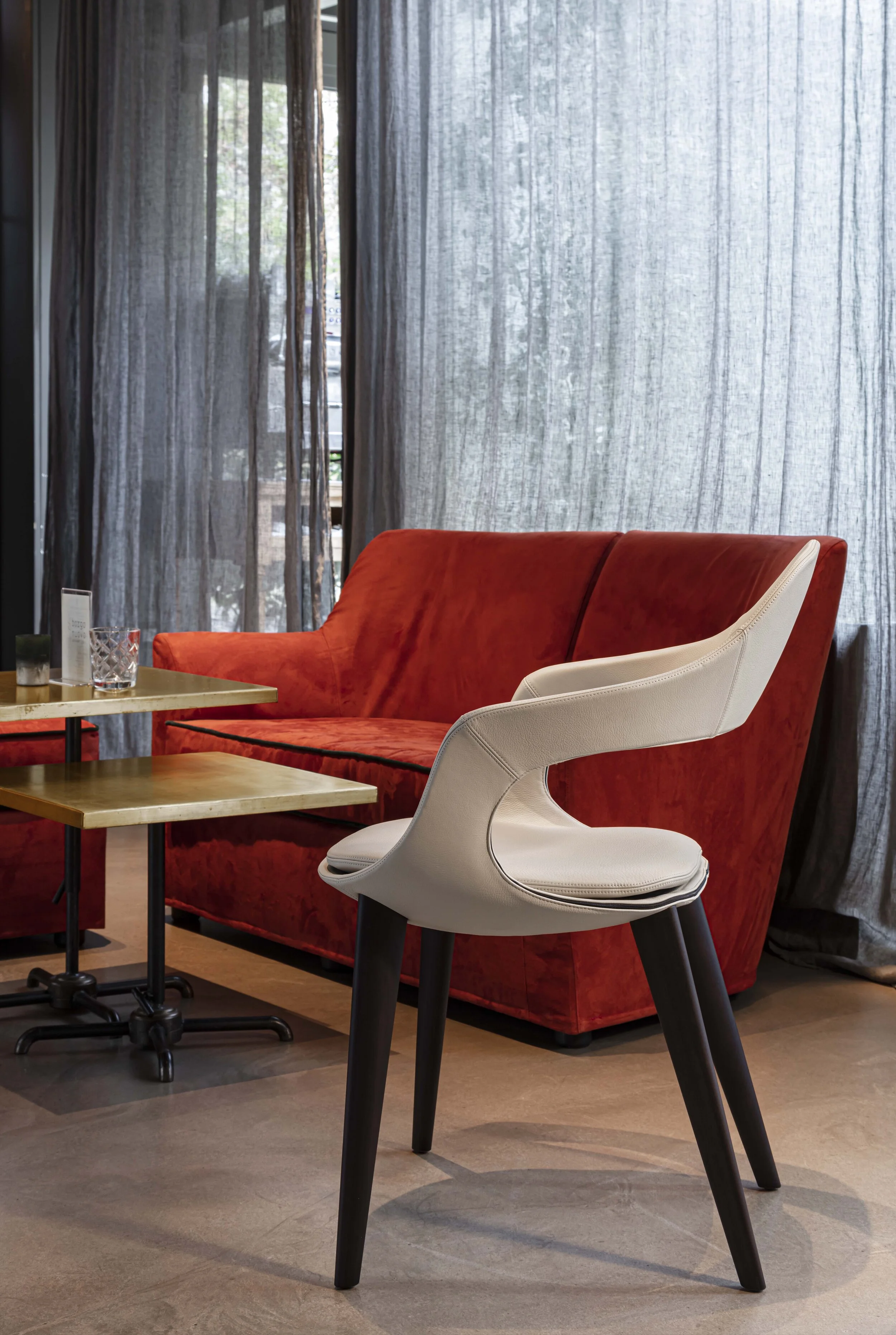 ENRICO PELLIZZONI 義大利製造,馬鞍皮革家具。Saddle leather furniture made in Italy