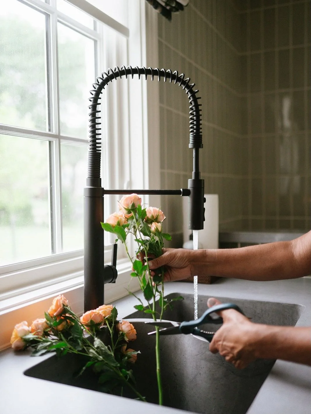 Believe it or not, happy first day of Spring! 🌸 With the season now officially in bloom, hopefully our gardens, flowers, and weather will soon. 

The plant and mudroom of @dawncookdesign &lsquo;s Warwick project is the perfect space for this season.
