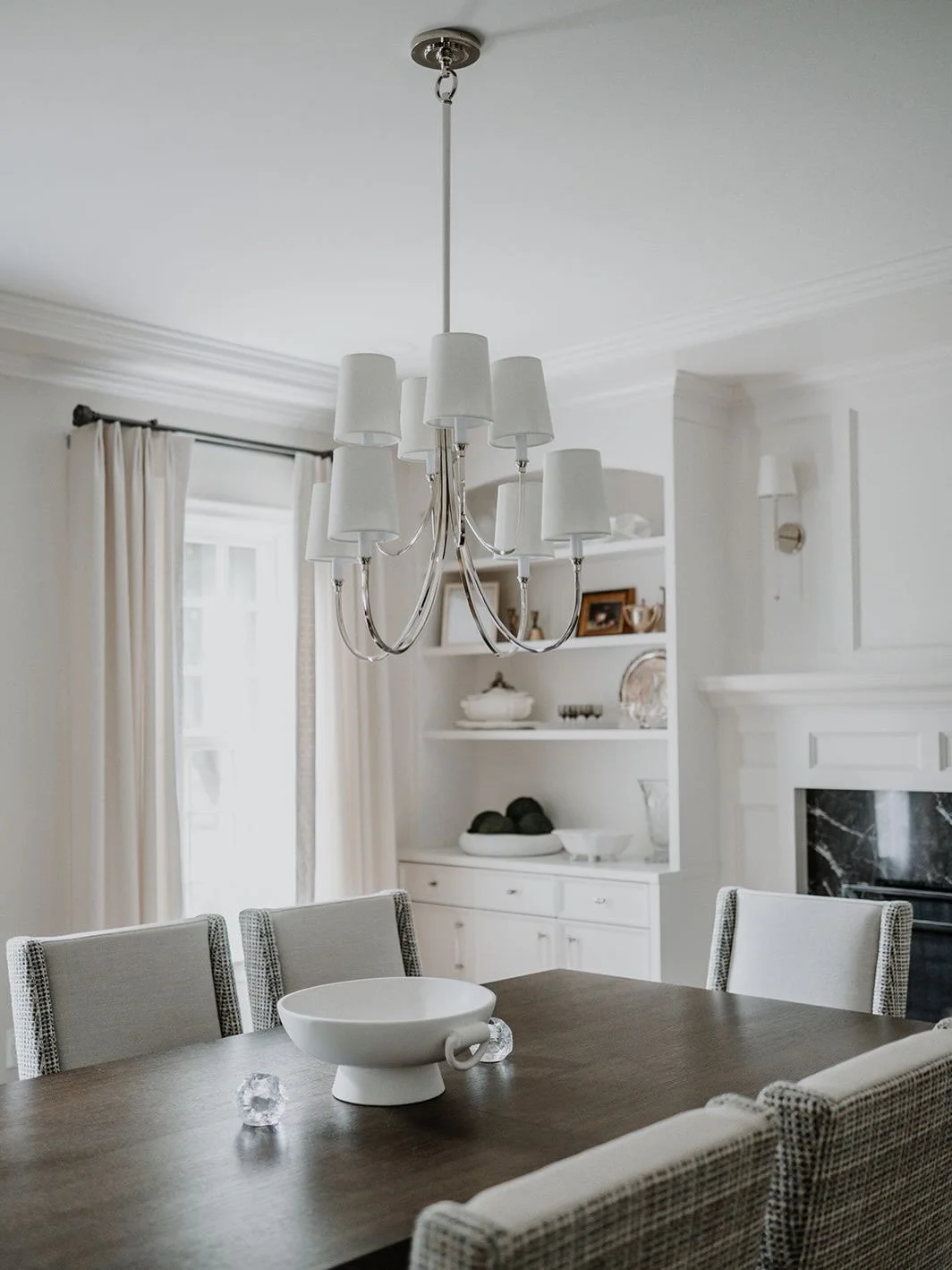 A room comes down to the overall texture, lighting, color, decor, and feel... All of these details just in one space make it feel layered, lived in, and personal. As @dawncookdesign often says, it&rsquo;s the last 10% that truly makes a space. Which 