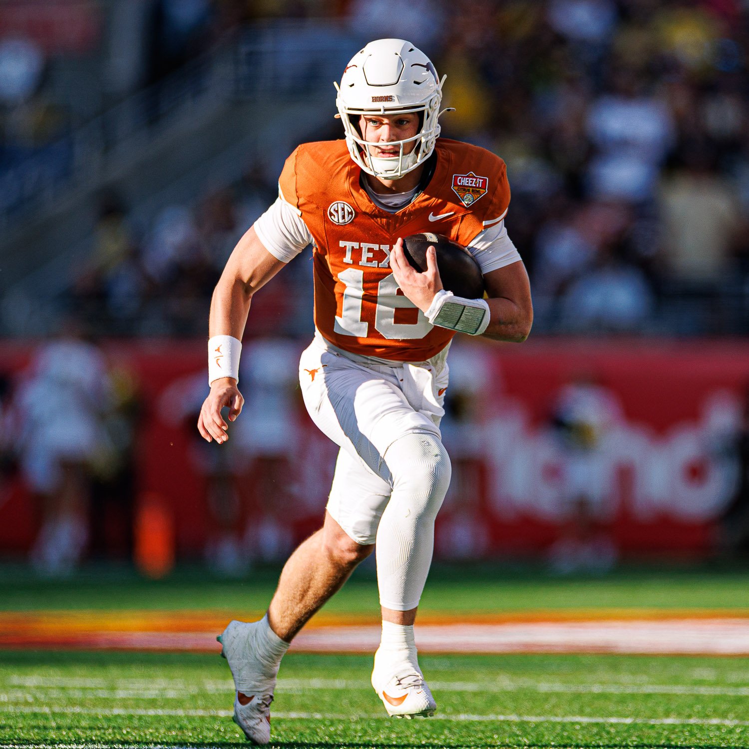 Tom Brady throwing the ball