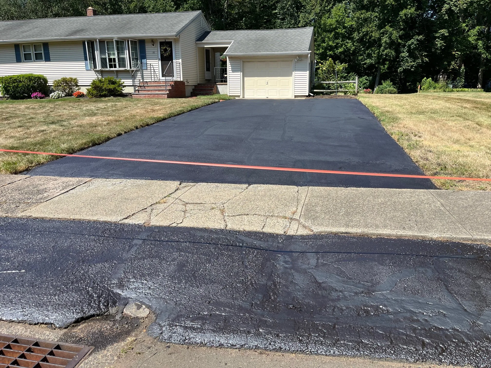 North Haven residential driveway sealcoating