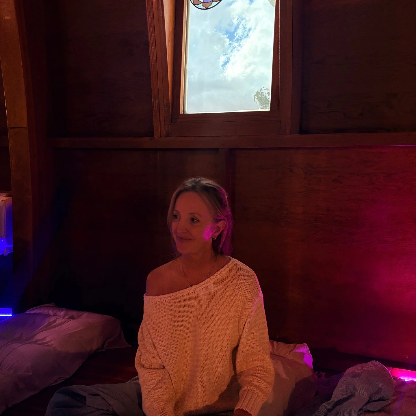 In a world that glorifies hustle, stillness is the ultimate rebellion. 🎶✨ 

Today I gave myself the gift of a sound healing &mdash; and science actually backs why it works. @integratronofficial 

Sound frequencies can shift brainwave 🧠states, reduc