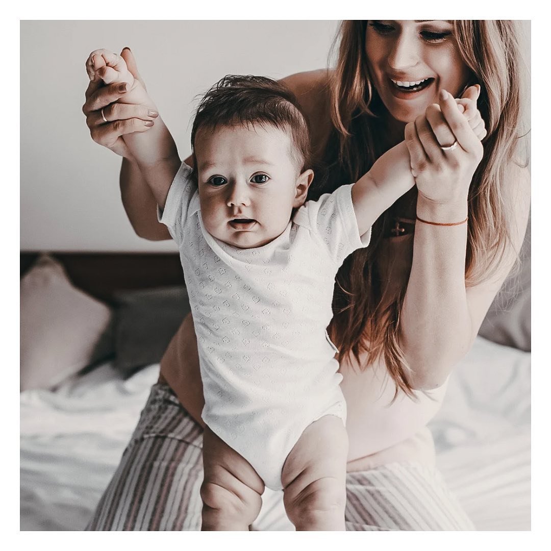 This one&rsquo;s for all the families thinking about sleep training this weekend! 

As a pediatric sleep coach, I&rsquo;ve witnessed firsthand the magic that happens when consistency, a solid plan, and realistic goals come together ✨

Keep reading fo