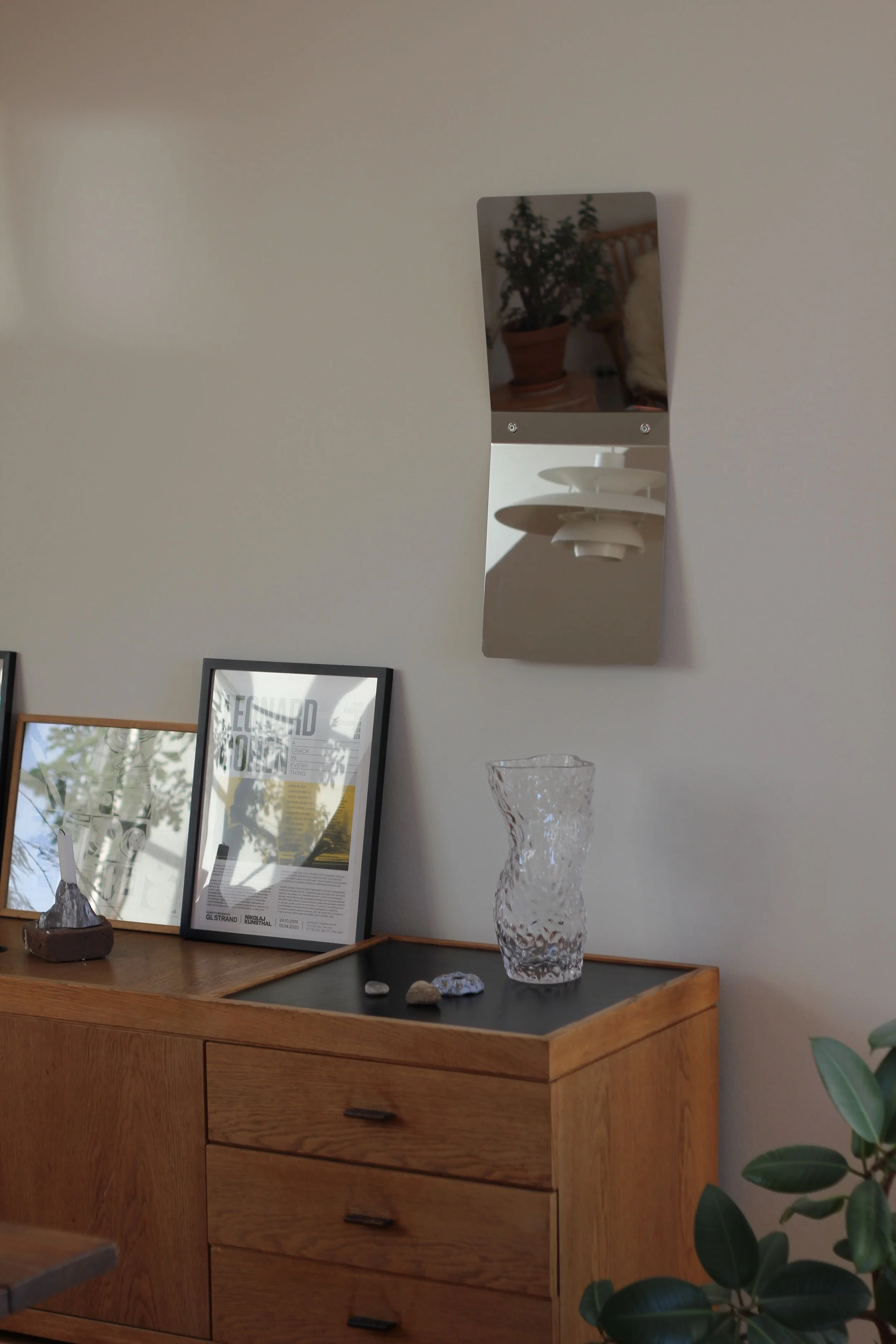 Overhang Mirror