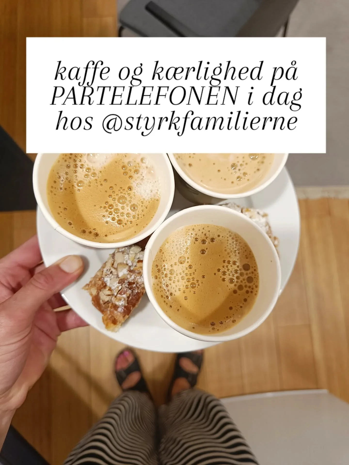 Jeg henter kaffe &amp; kage til Carsten, Michael og jeg ~

Og s&aring; r&aring;dgiver jeg par i kompliceret k&aelig;rlighed, sex, familieproblemer, tvivl og konflikter ♡

Det er jeg virkelig glad for.

🤙🏼💋 Amalie Himmelstrup - Psykoterapi &amp; Pa