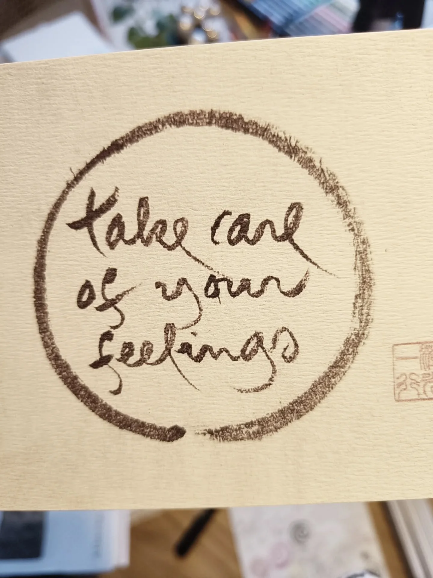 St&aelig;rke f&oslash;lelser er som storme, der rusker i os, og stilner af igen ~ 

Det er helt normalt at m&aelig;rke st&aelig;rke f&oslash;lelser. No shame needed. Det er menneskeligt, og det er ikke(!) et svaghedstegn. Det er derimod et tegn p&ari