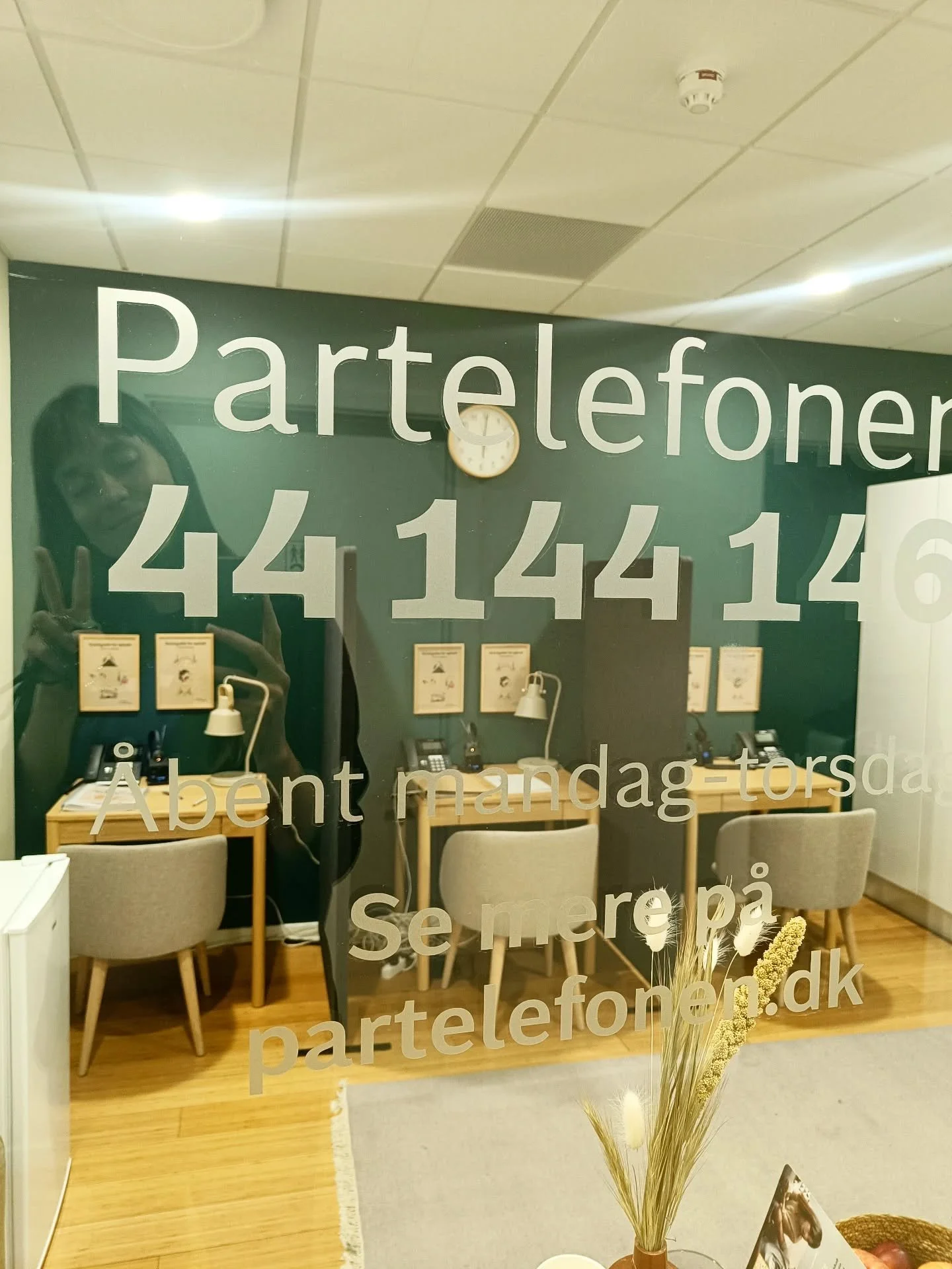 Partelefonen, du taler med Amalie ✌🏽✌🏽✌🏽

Utroskab, tillid, skyld &amp; skam, fastl&aring;sthed, kommunikationsproblemer, nye redskaber, misforst&aring;elser, lyst der daler, lyst der genfindes, "jeg ved ikke hvad jeg skal g&oslash;re", 