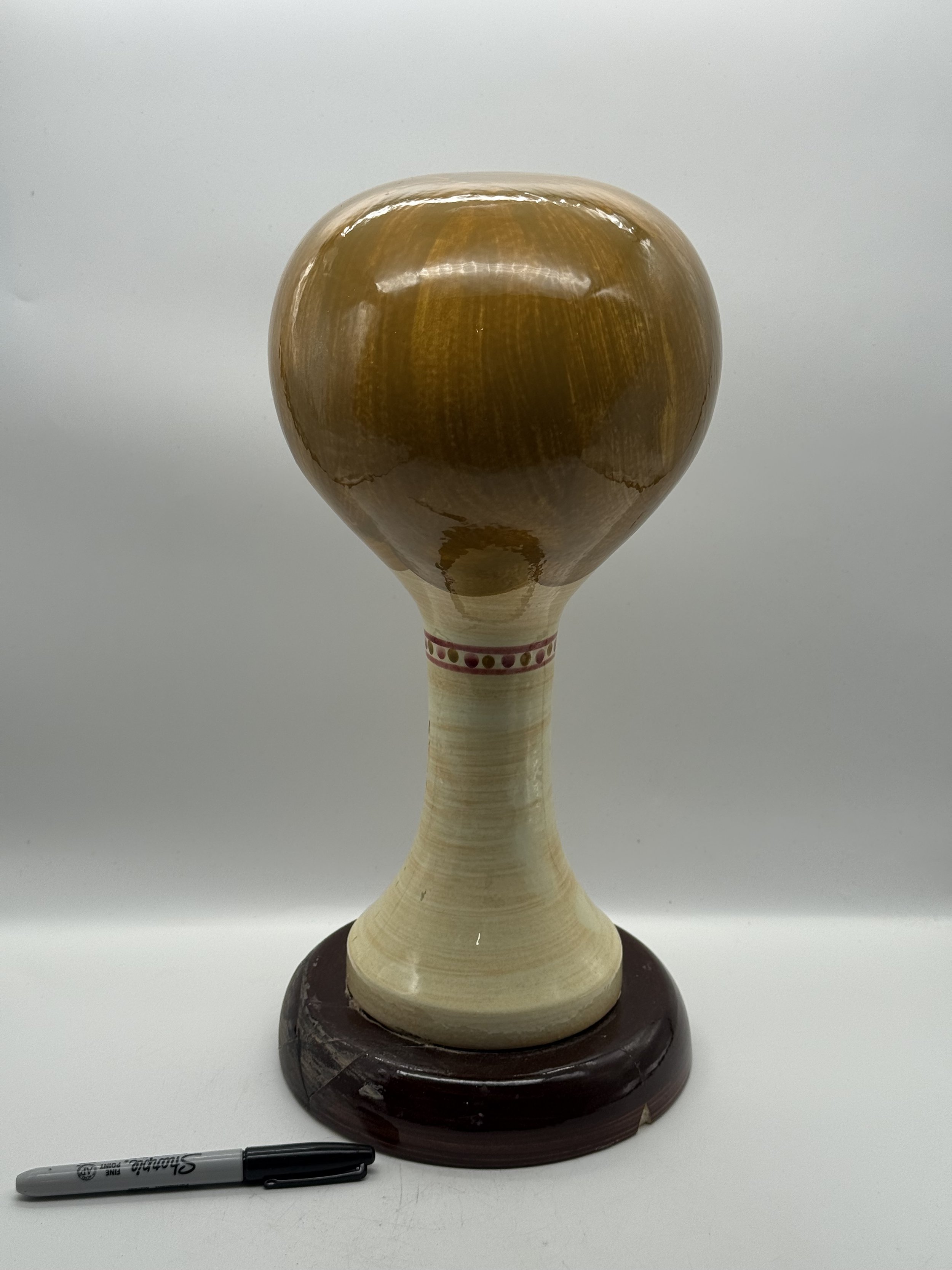 Back of the Stangl pottery wig stand