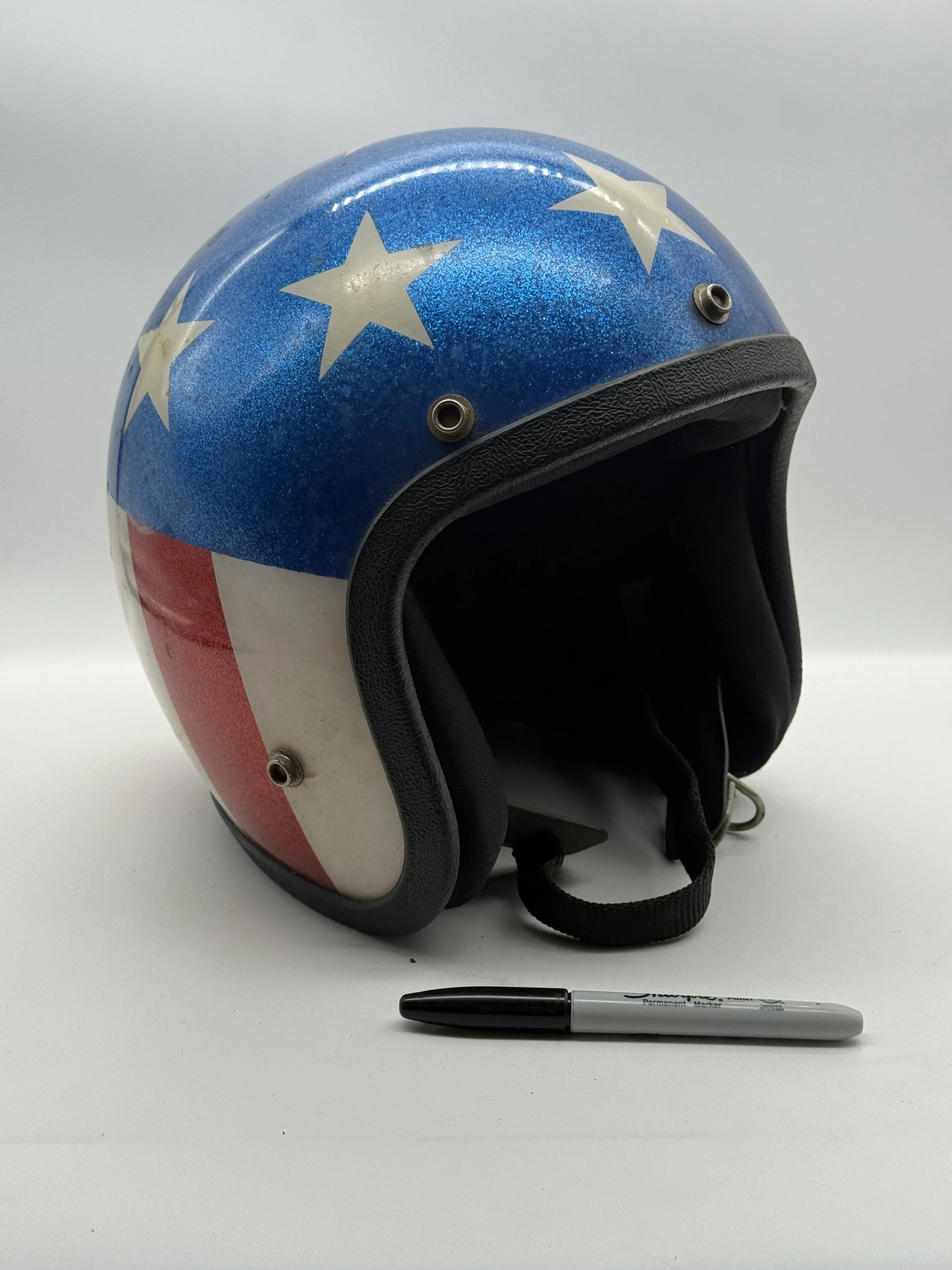 1970s Captain America helmet, three-quarter view