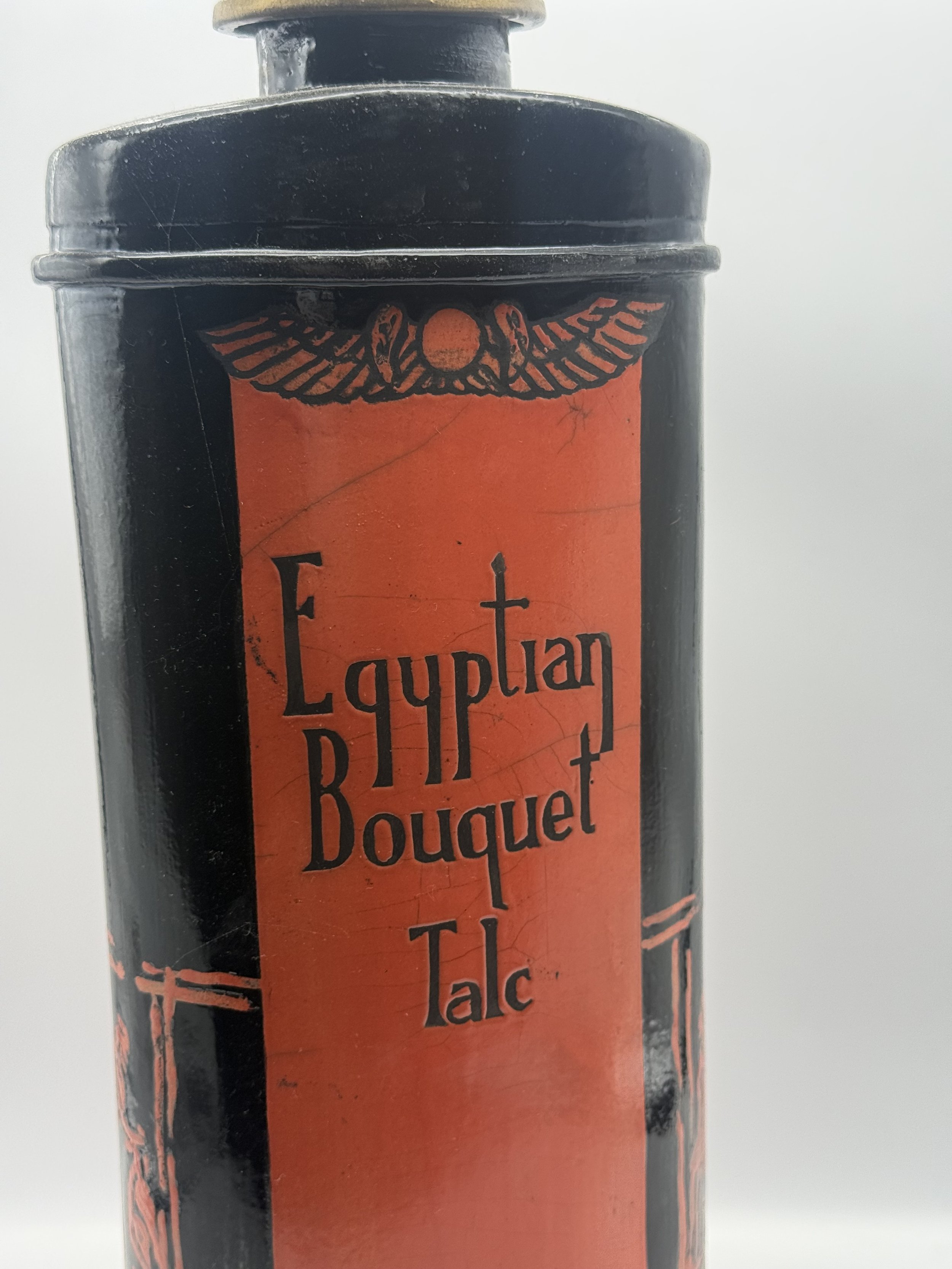 Close-up of the Egyptian Bouquet Talc label