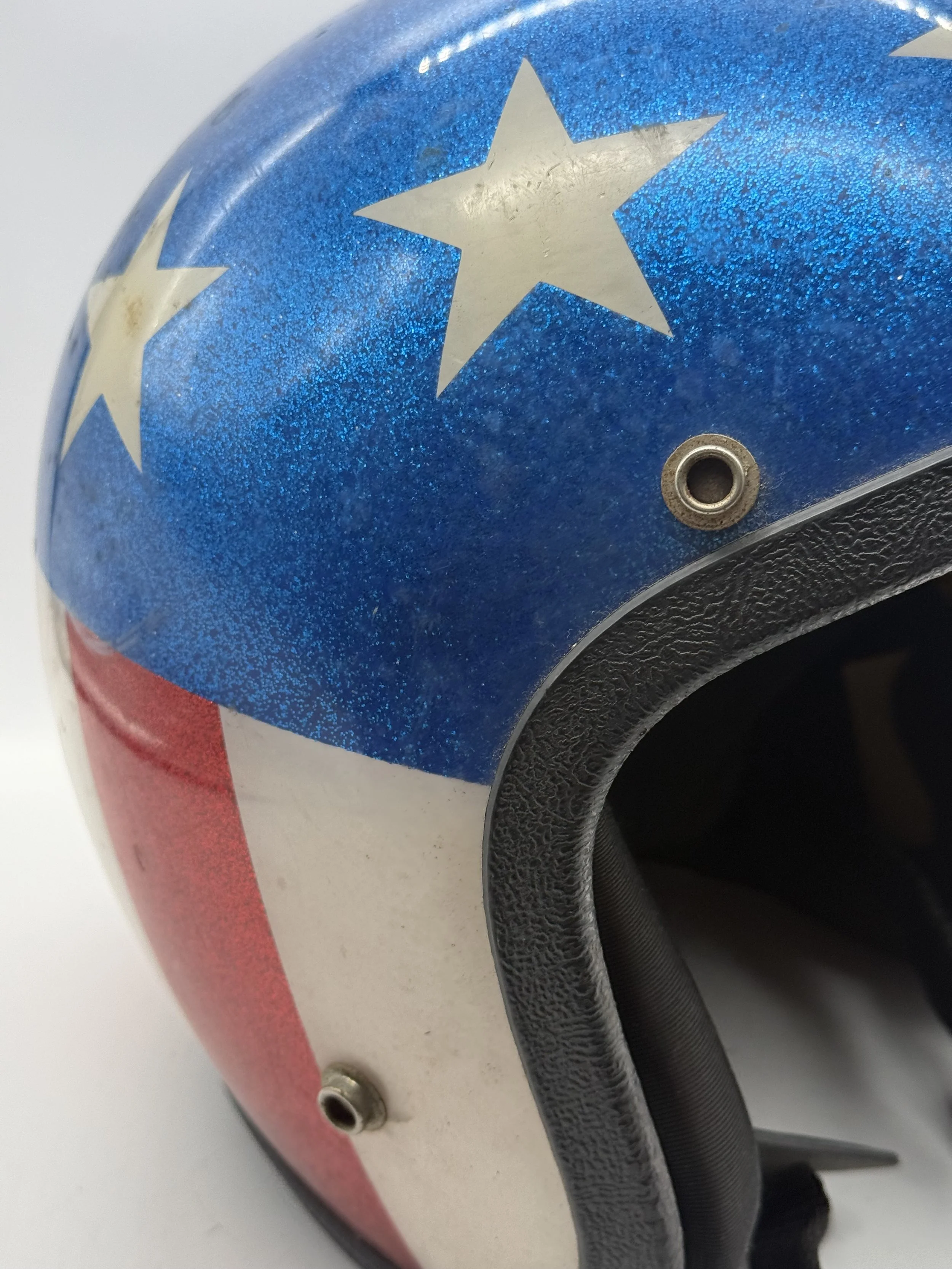 Close-up of the blue metalflake and white stars on the helmet