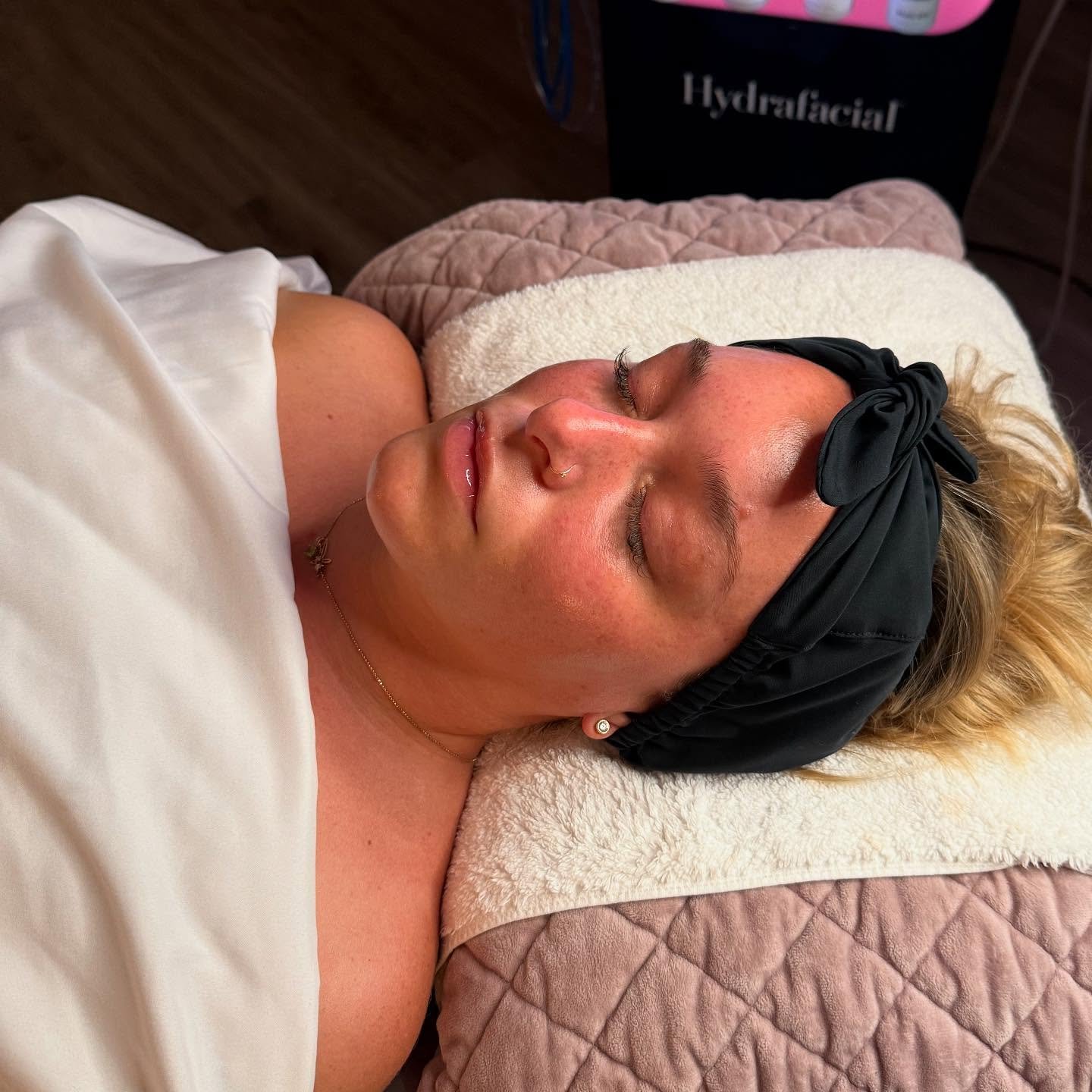 Skin goals: bridal edition 💍

Countdown to &lsquo;I do&rsquo; with a little self-care 

✔️ Dermaplaning
✔️ Platinum HydraFacial
✔️ Brow Wax 
✔️ Brow Tint

#brideselfcare #hydrafacial #dermaplaning #browtint #browwax #weddingprep #gorgeous #peoria