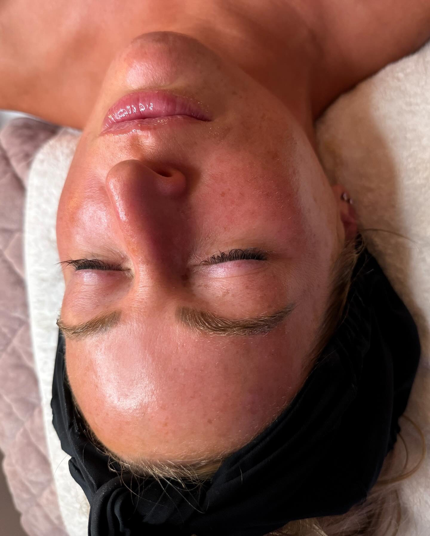✨ HydraFacial ✨
This isn&rsquo;t your average facial. Deep cleanse, gentle peel, intense hydration, and lymphatic drainage for the ultimate glow-up. 💧

✔️ Detox &amp; depuff with lymphatic drainage
✔️ Smooth &amp; brighten with a glycolic/salicylic 