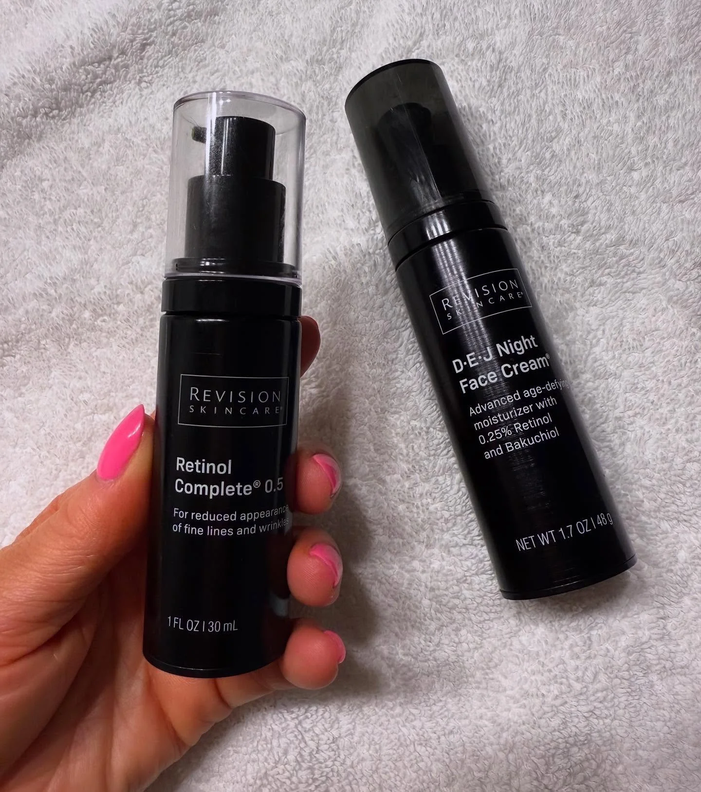 Retinol works by essentially telling your skin cells to behave like younger, healthier versions of themselves, and it does this on multiple levels: ⬇️

⸻

1. Speeds Up Cell Turnover
	&bull;	Normally, skin cells renew every 28&ndash;40 days, but this 