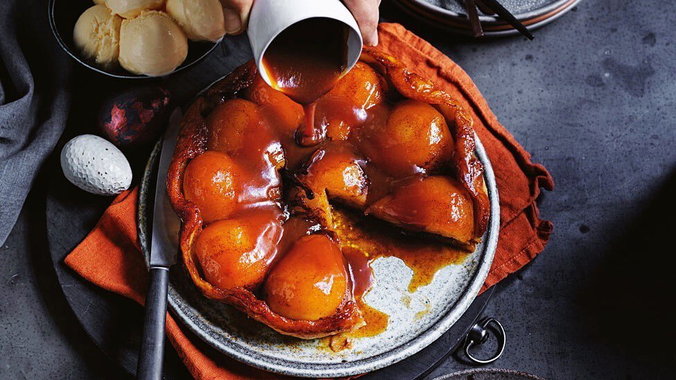 As the weather cools down, our desserts warm up. Sink your teeth into @curtisstone&rsquo;s spiced pear upside-down caramel tart. It serves 8 people, and looks as delicious as it tastes. Whip out your @cookwithcurtisstone chopping board, santoku knife