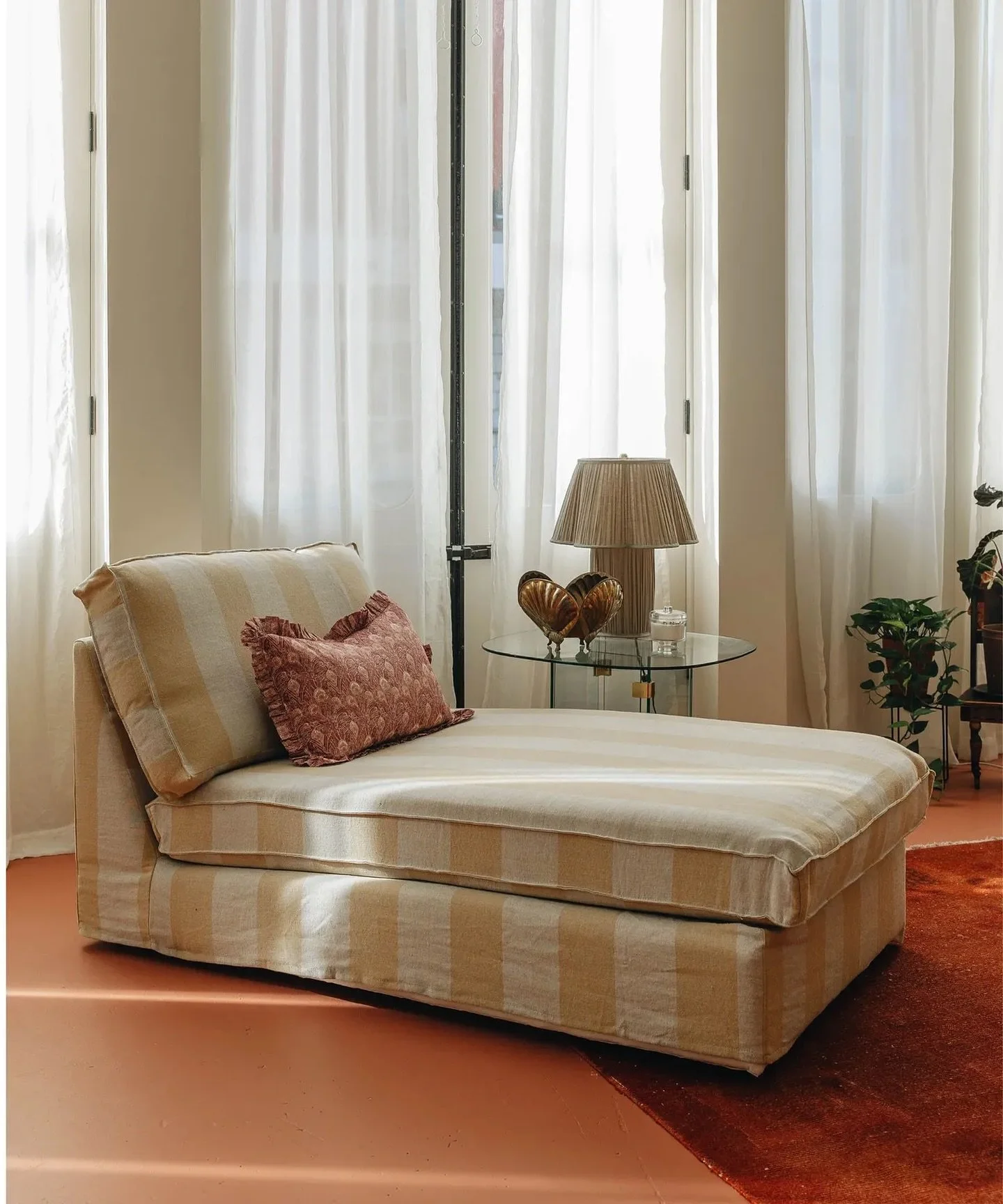 Butter yellow is having a moment in interiors and it&rsquo;s easy to see why 💛

This soft, nostalgic hue brings a playful warmth to any space without feeling too bold. Designer @amandajacobsdesigninc loves pairing it with rust, clay, and pinkish ton