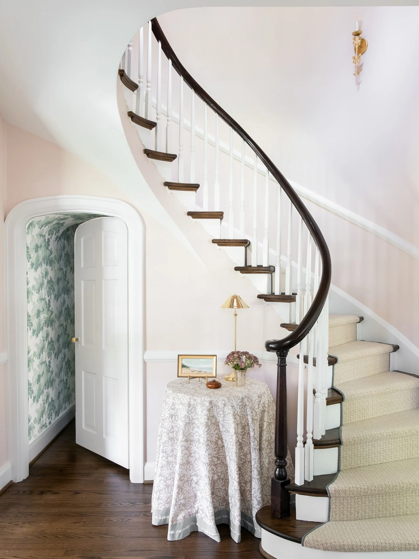 Designer @katefiglerinteriors personal home as featured in the Summer issue of At Home @nashvillelifestyles 

Designed by renowned Nashville architect Edwin Keeble, the home&rsquo;s original charm is alive in its spiral staircase, archways, and the p