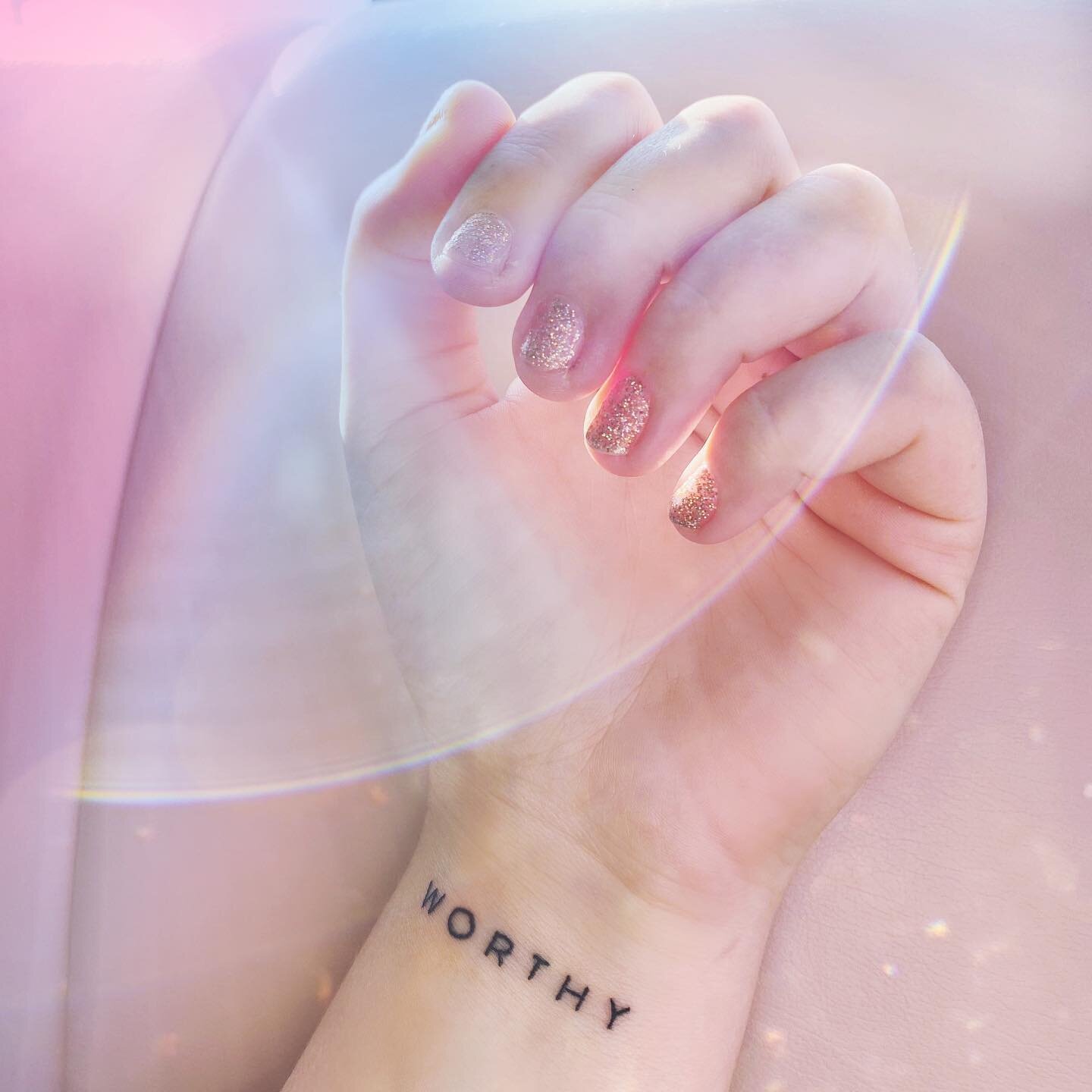 wor&middot;​thy&nbsp;|&nbsp;\&nbsp;ˈwər-t͟hē
having sufficient worth or importance✨

every time I glance at my left wrist, I get a daily reminder that I&rsquo;m W O R T H Y of pursuing everything I&rsquo;ve wanted. ✨ the gratitude I have for this pa