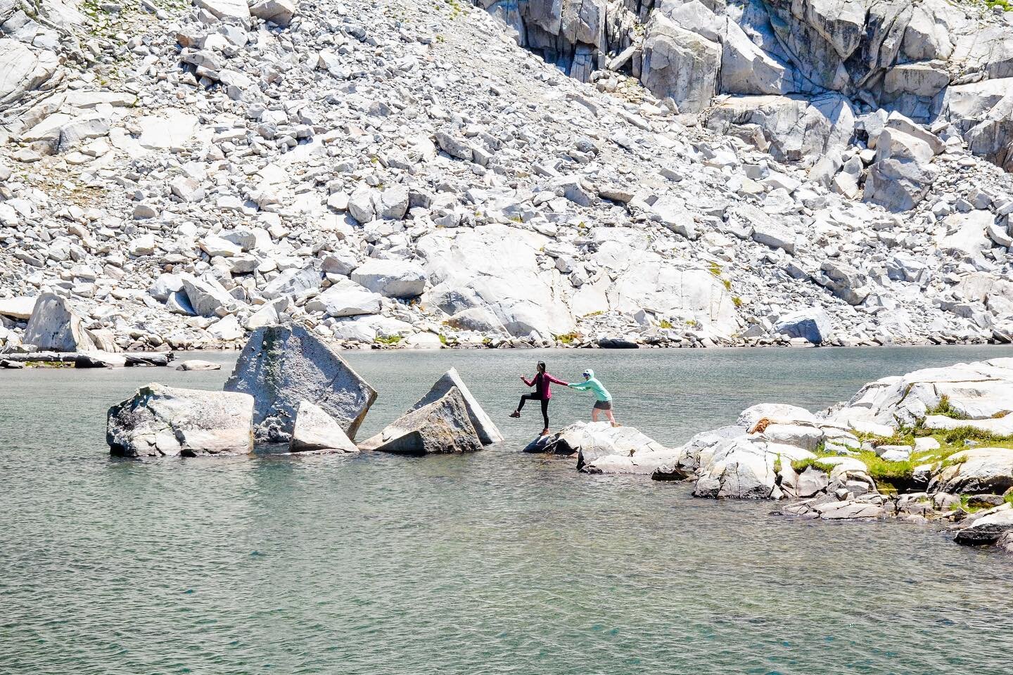 Sequoia, you never fail to amaze. One minute we&rsquo;re hiking granite ridge lines. The next, we&rsquo;re spending lunch with marmots by alpine lakes. With some of my favorite people too :) #naturephotography #dslrphotography #alpinelake