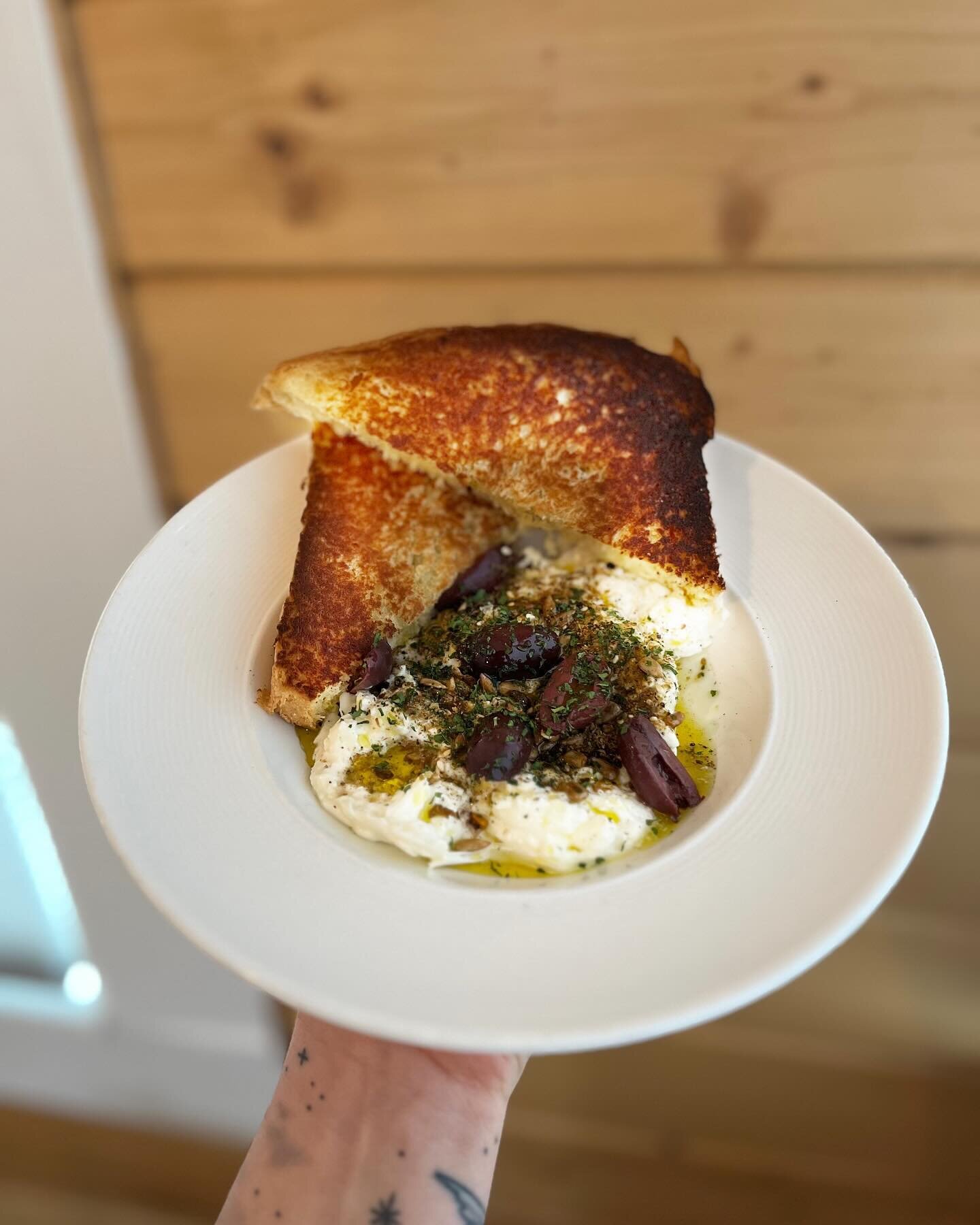 Marinated Burrata&bull;fatalone olive oil &amp; yuzu&bull;kalamata olives&bull;dukkuh&bull;house brioche 
.
.
.
.
.
.
.
.
.
.
.
#burata #kalamataolive #farmtotable #farmtofork #foodsinseason #supportlocalfarmers #pagosa #pagosahotsprings #pagosasprin