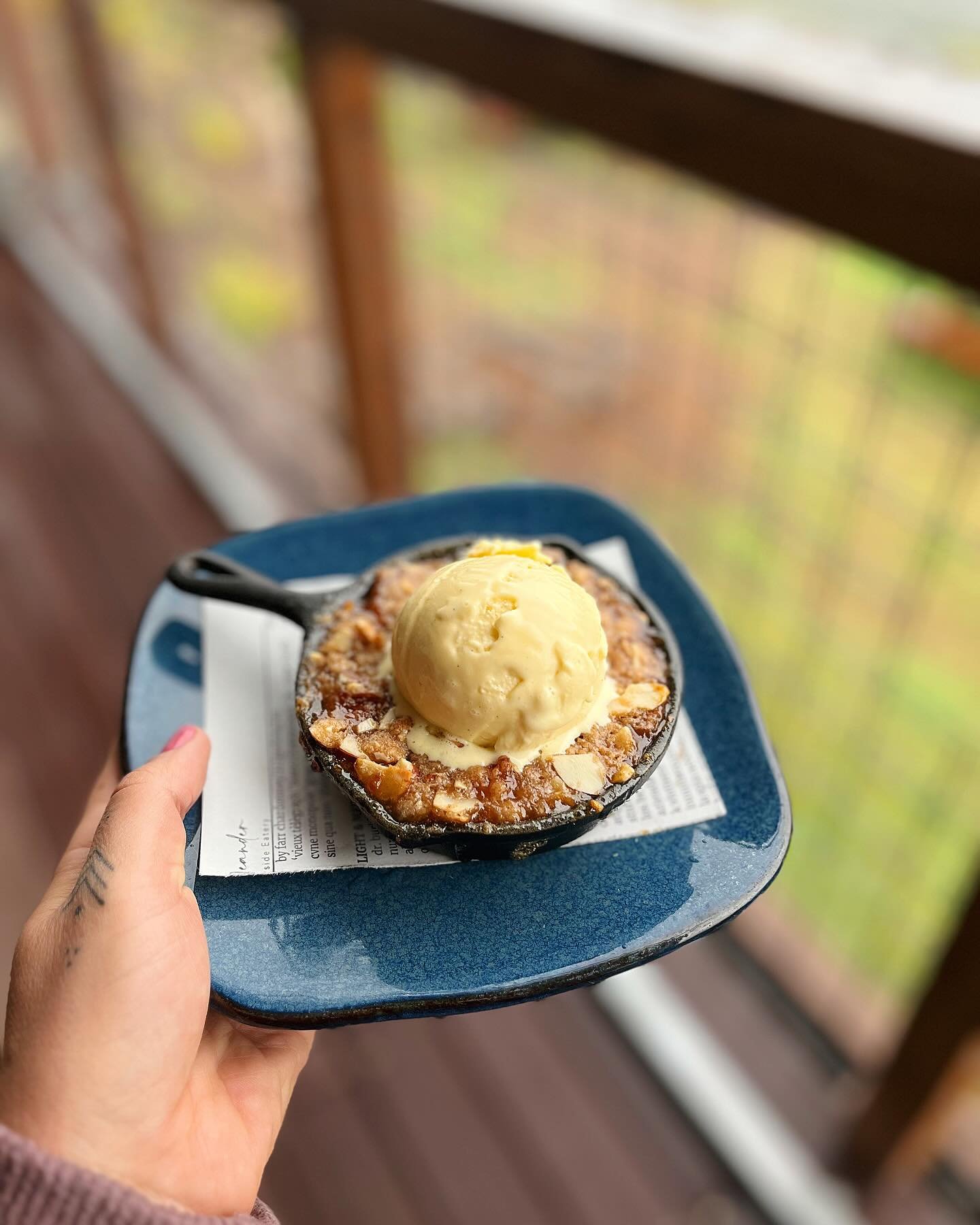 Palisade Peach Crisp&bull;almond crumble&bull;vanilla bean ice cream ✨🍑 
.
.
.
.
.
.
.
.
.
.
.
.
.
#palisadepeaches #palisadepeach #almondcrumble #vanillabeanicecream #dessert #sweettooth #localeats #supportlocal #supportlocalfarmers #farmtotable #f