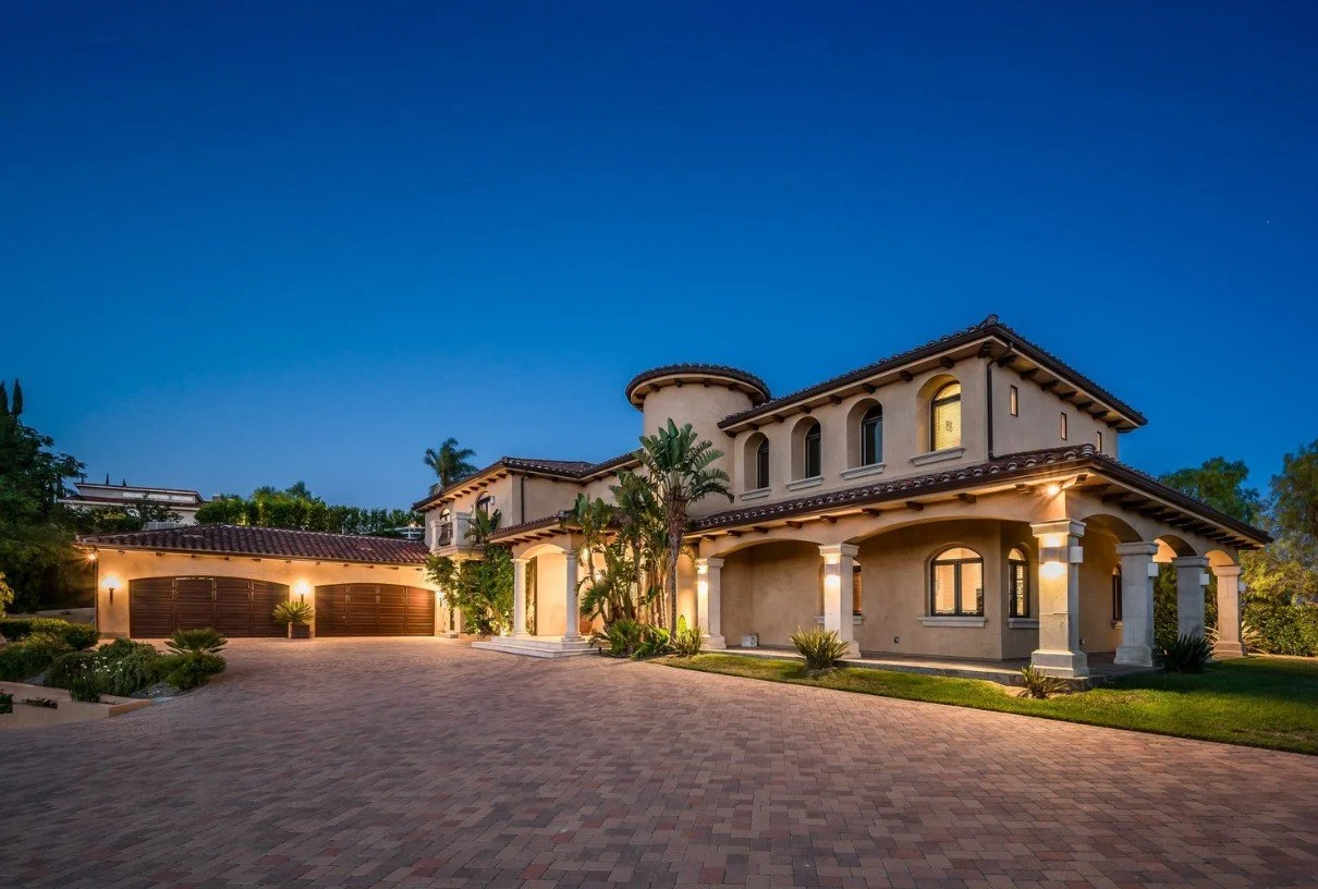 🏡 Wondering How Much Your Dream Home Will Cost? 🏖️

We&rsquo;ve got the answers! 📊✨ If you&rsquo;re planning to build a custom home in Sarasota, this is the must-read guide for you.

👉 In our latest blog post, we dive into: 💰 Real custom home co
