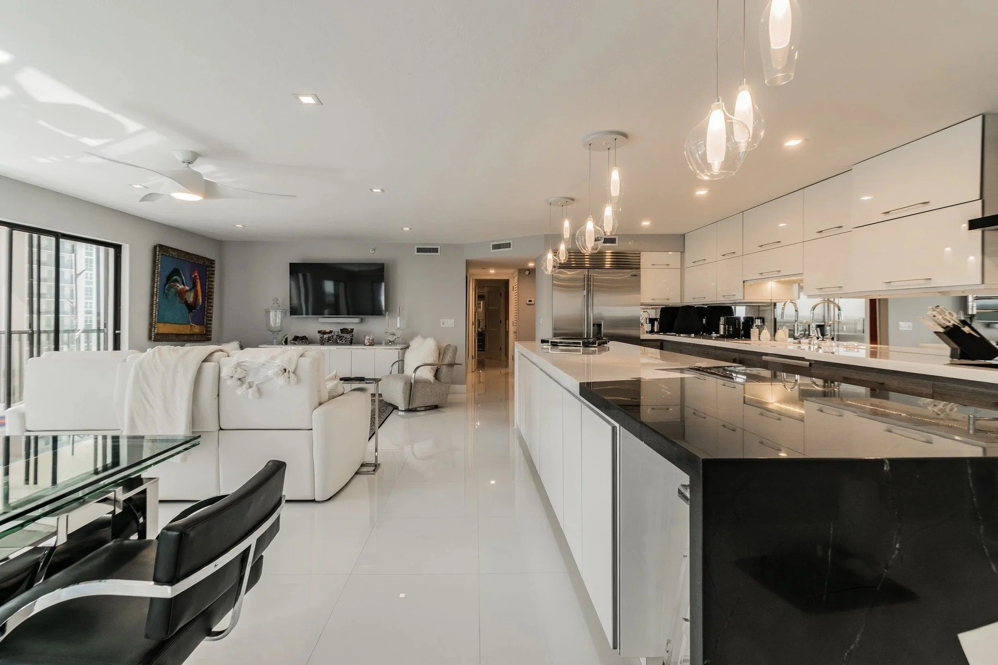 🌴Sarasota condo living is all about style, comfort, and ease. But knowing when to remodel makes all the difference.🕜

Most condo associations limit major construction during the busy season. That means the smartest time to plan is in spring, with w