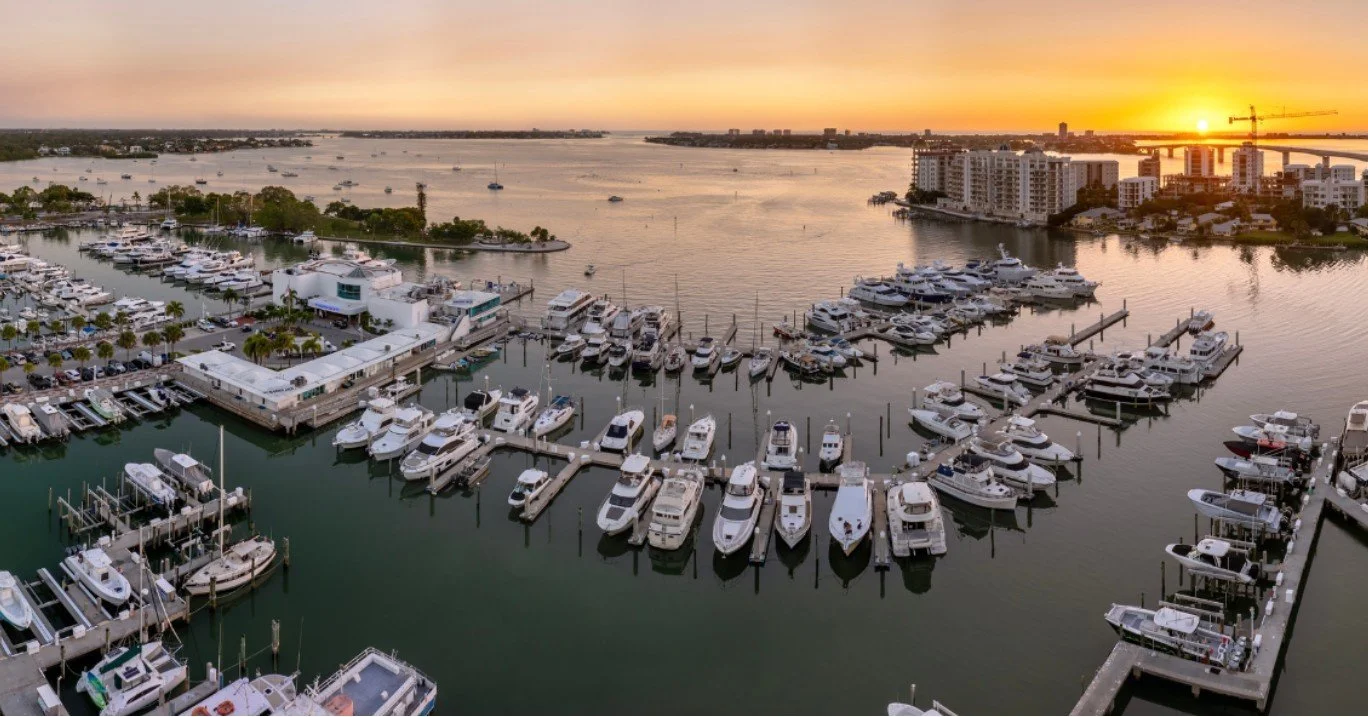 🌿Modern Living, Florida Style🌿

Life in Lakewood Ranch deserves a home that matches your lifestyle&mdash;open, elegant, and built to last. Sennes Design Build specializes in creating one-of-a-kind homes and remodels with seamless design-build servi