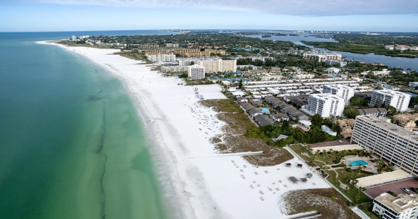 🌊Luxury Living by the Sea🌊

Coastal living should be effortless. From beachfront remodels to new custom builds, Sennes Design Build brings clarity, creativity, and craftsmanship to every Siesta Key project.

🏖️ Design a home that captures the ligh