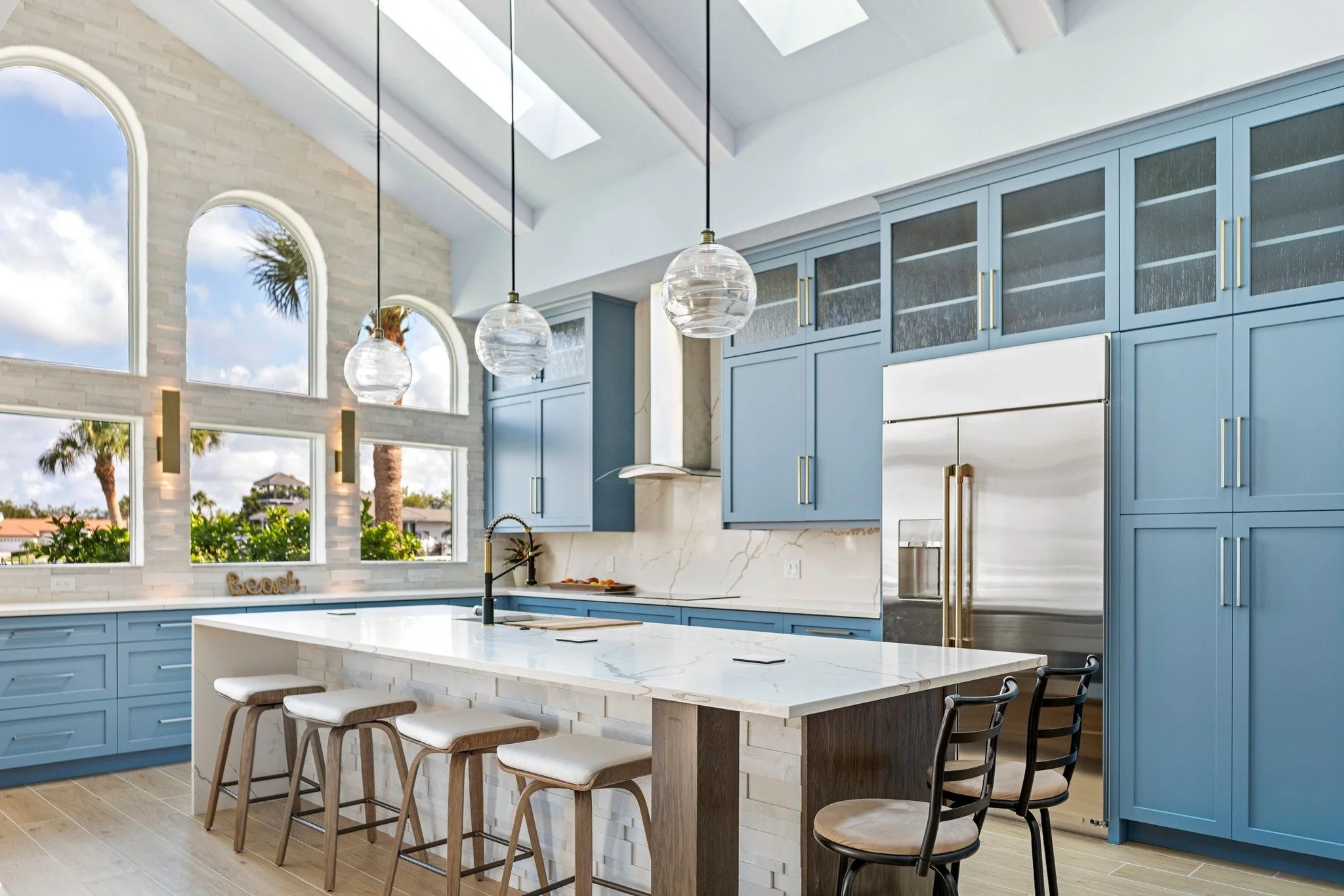 Thinking about a kitchen remodel but stuck on the budget question?

From simple refreshes to fully custom, show-stopping kitchens, Sarasota kitchen remodel costs can vary more than most homeowners expect. 

We break down real price ranges, what actua