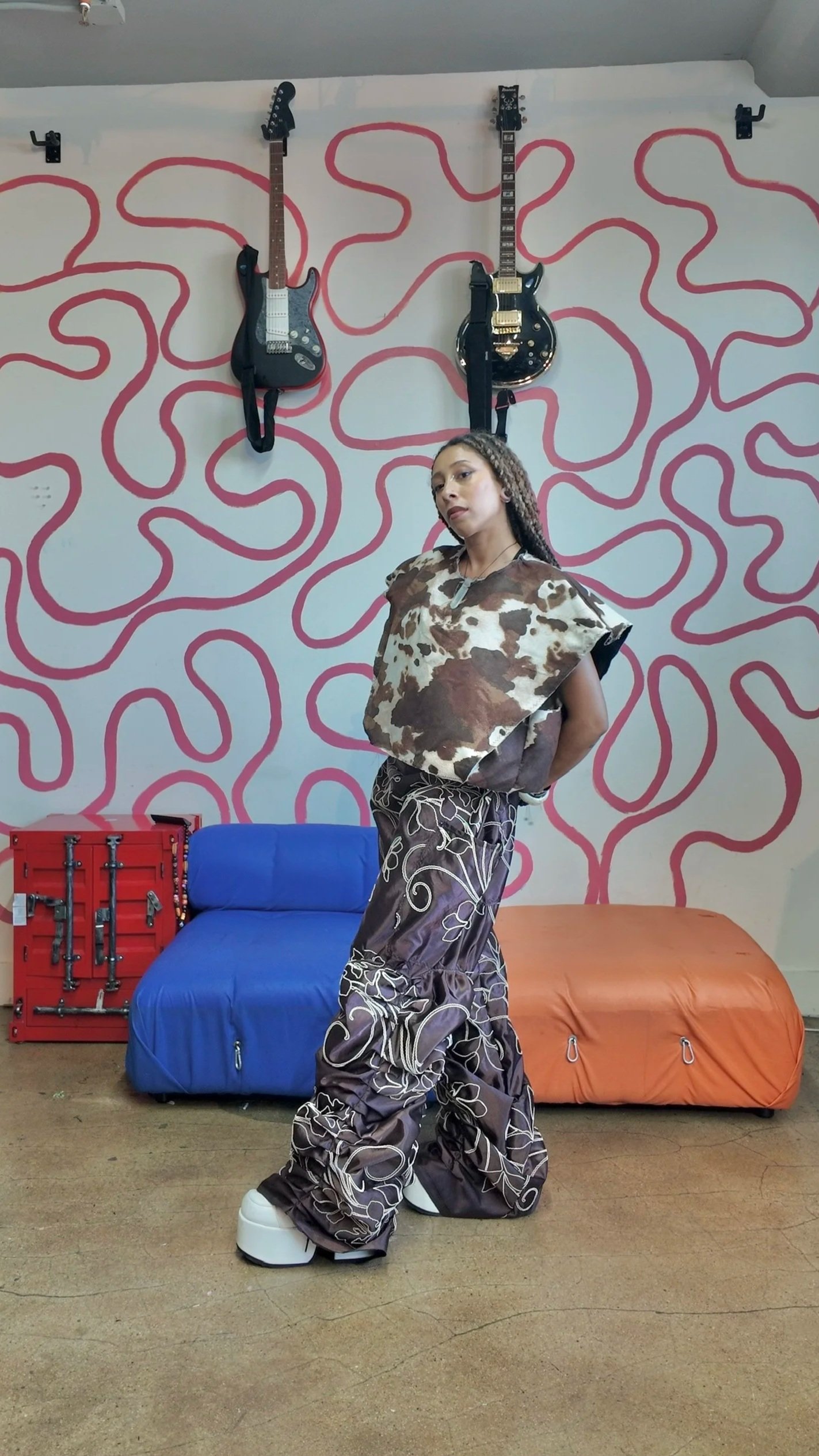 The Cow Flared Jacquard Top  
Pleated Embroidery Pants in Brown
 
- Fits Sizes 32-36 